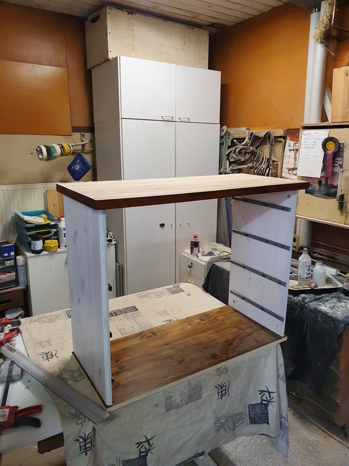 Dyreholder med mat og fôring