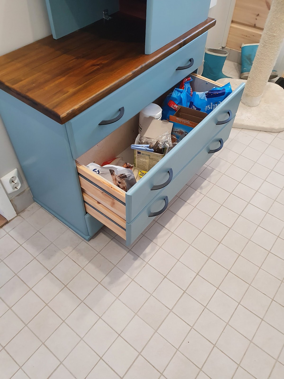 Dyreholder med mat og fôring