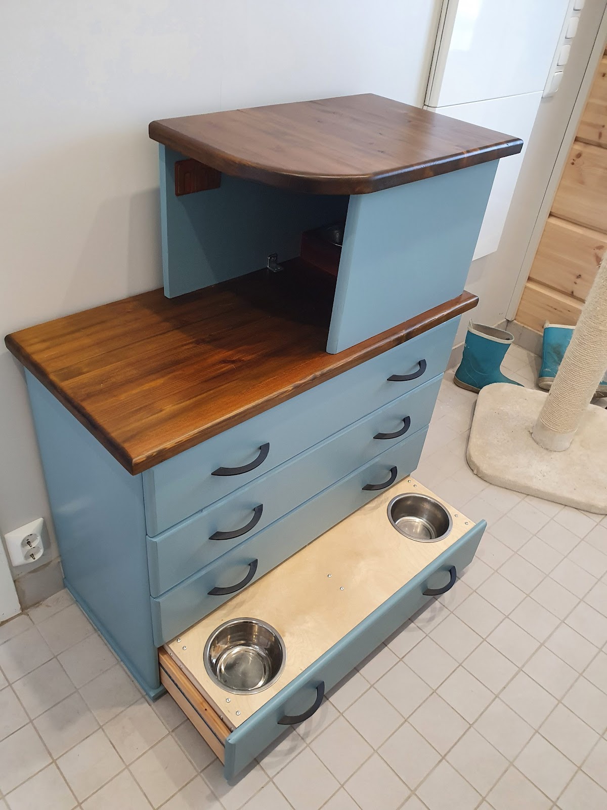 Dyreholder med mat og fôring