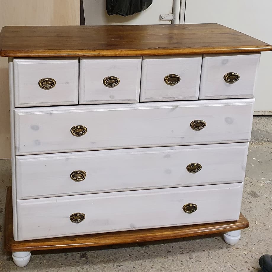 Dyreholder med mat og fôring