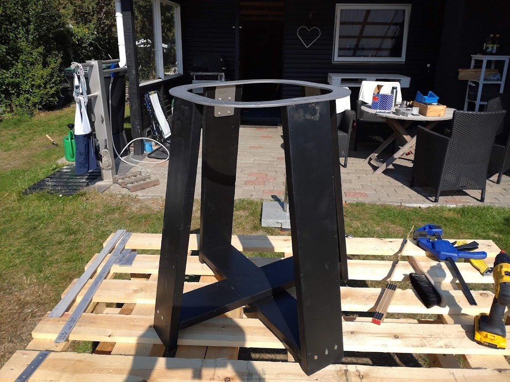 Självbyggt trädgårdsbord