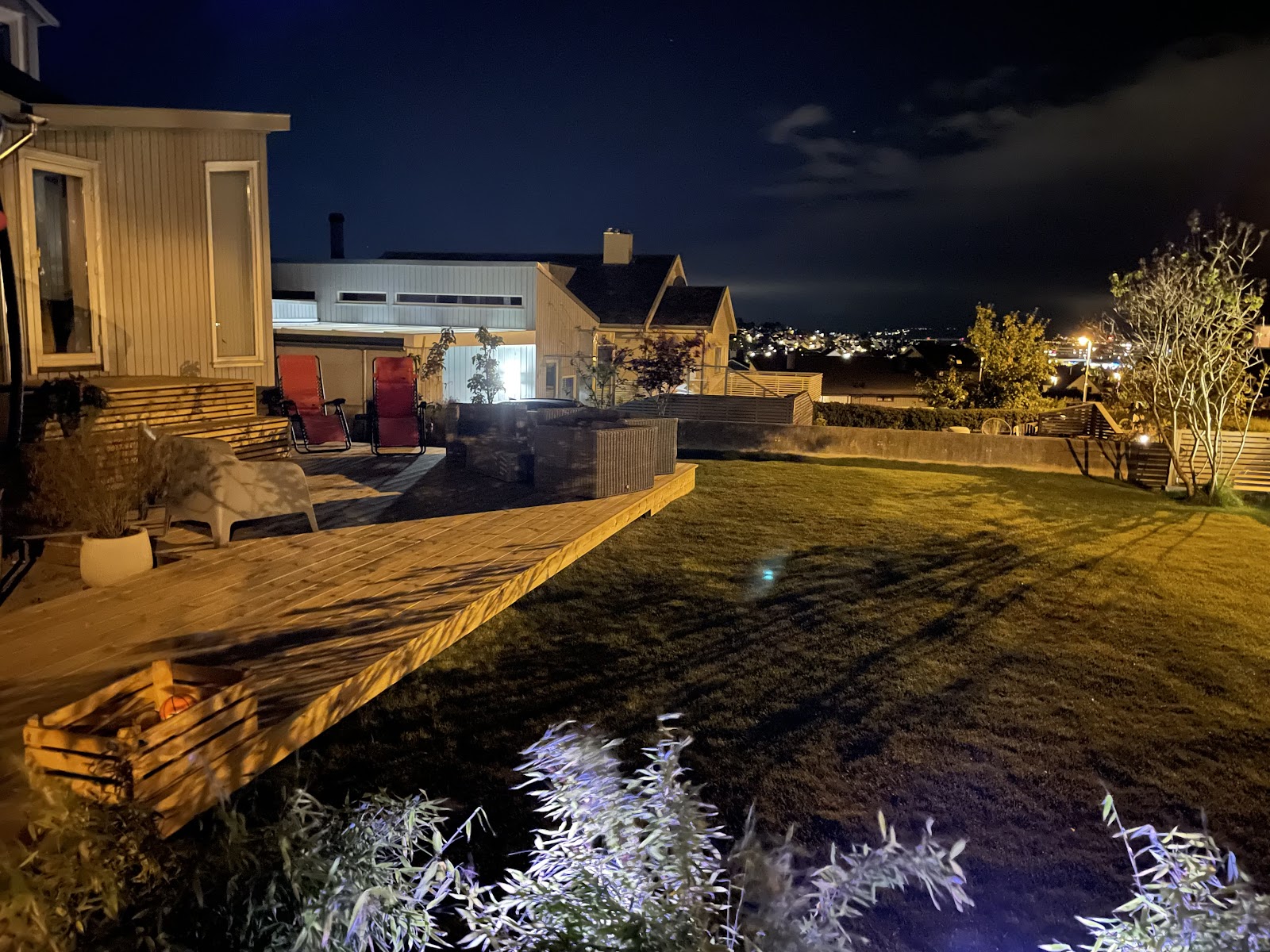 Trädgårdsprojekt med fokus på beklädnad och trappor