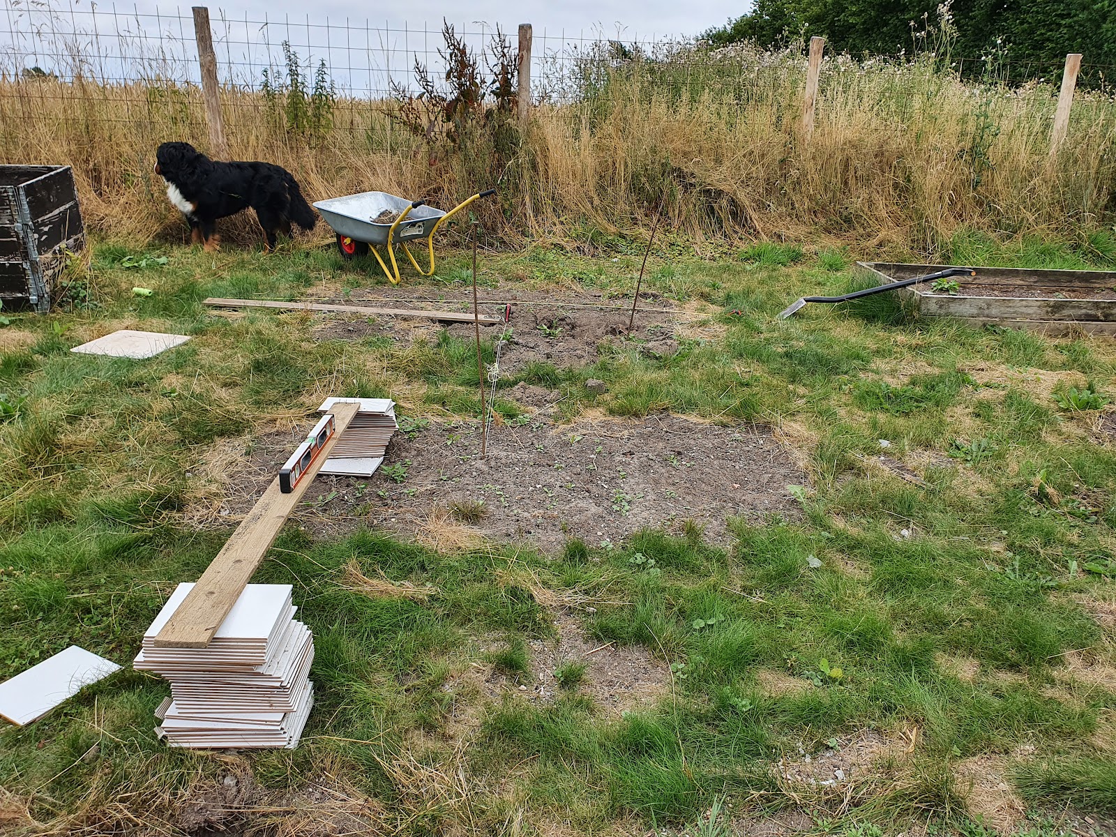 Delvis grävd eldgrop med liten detalj