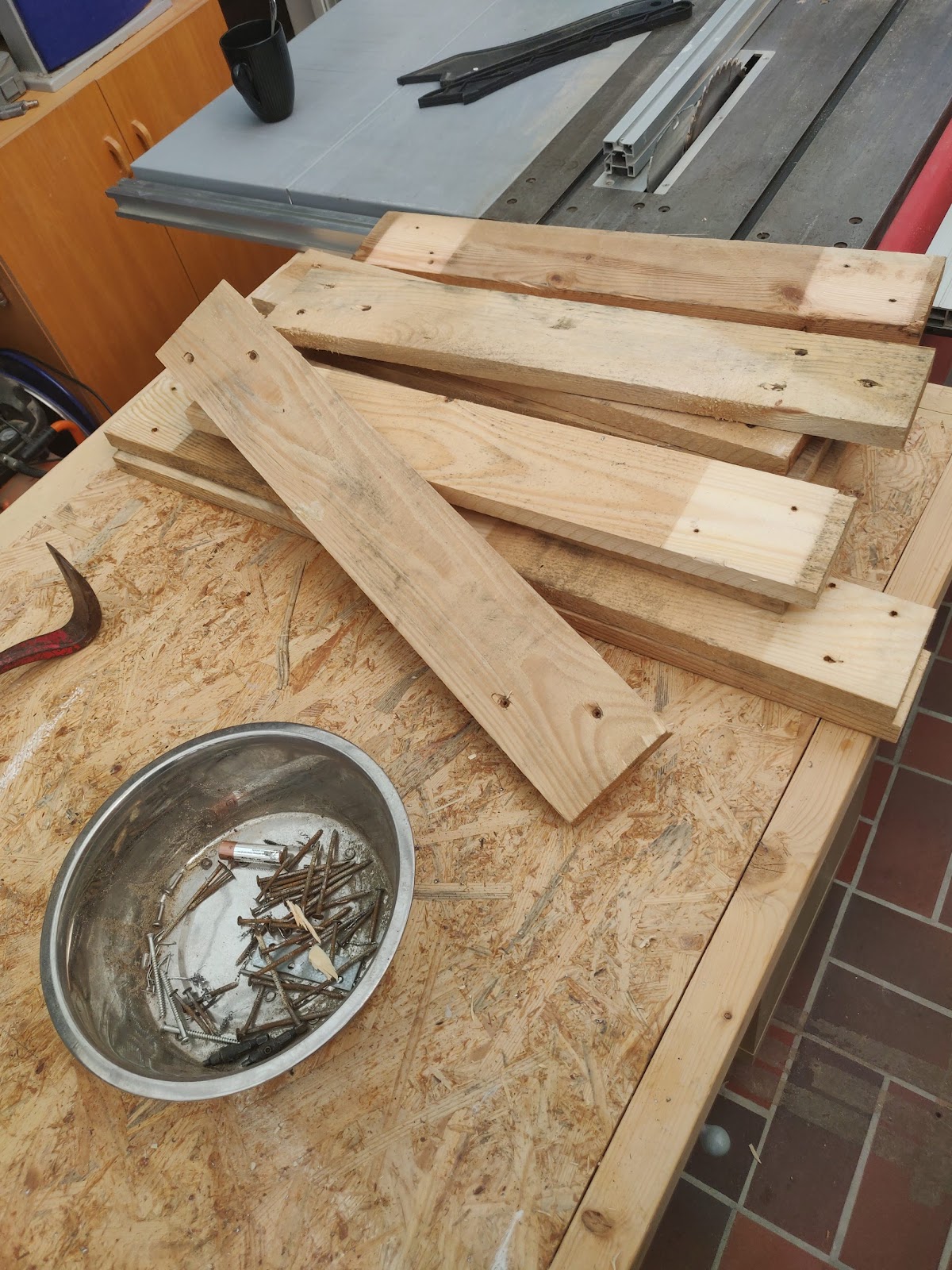 Från pall till skohylla