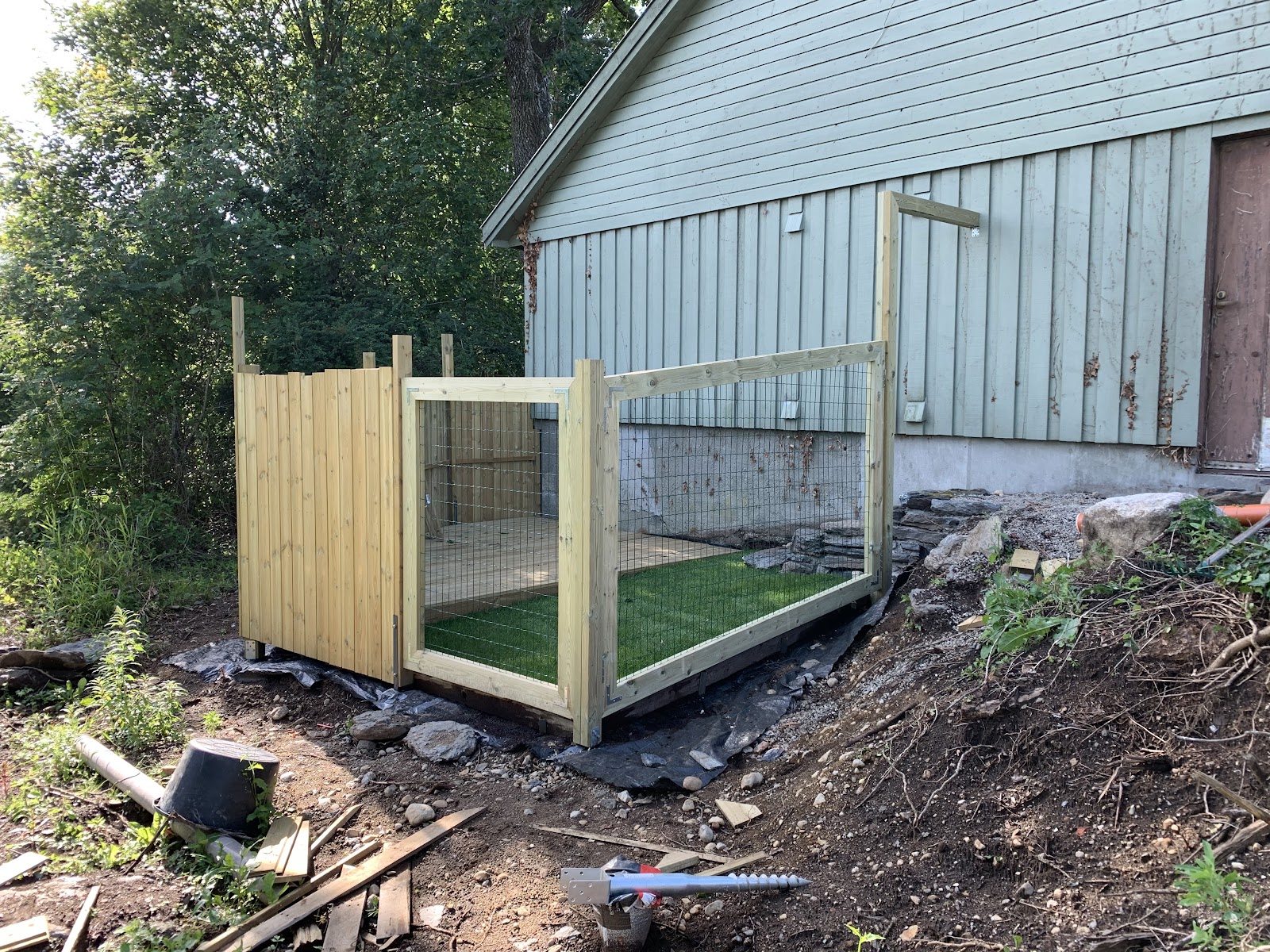 Rastgård till liten hund