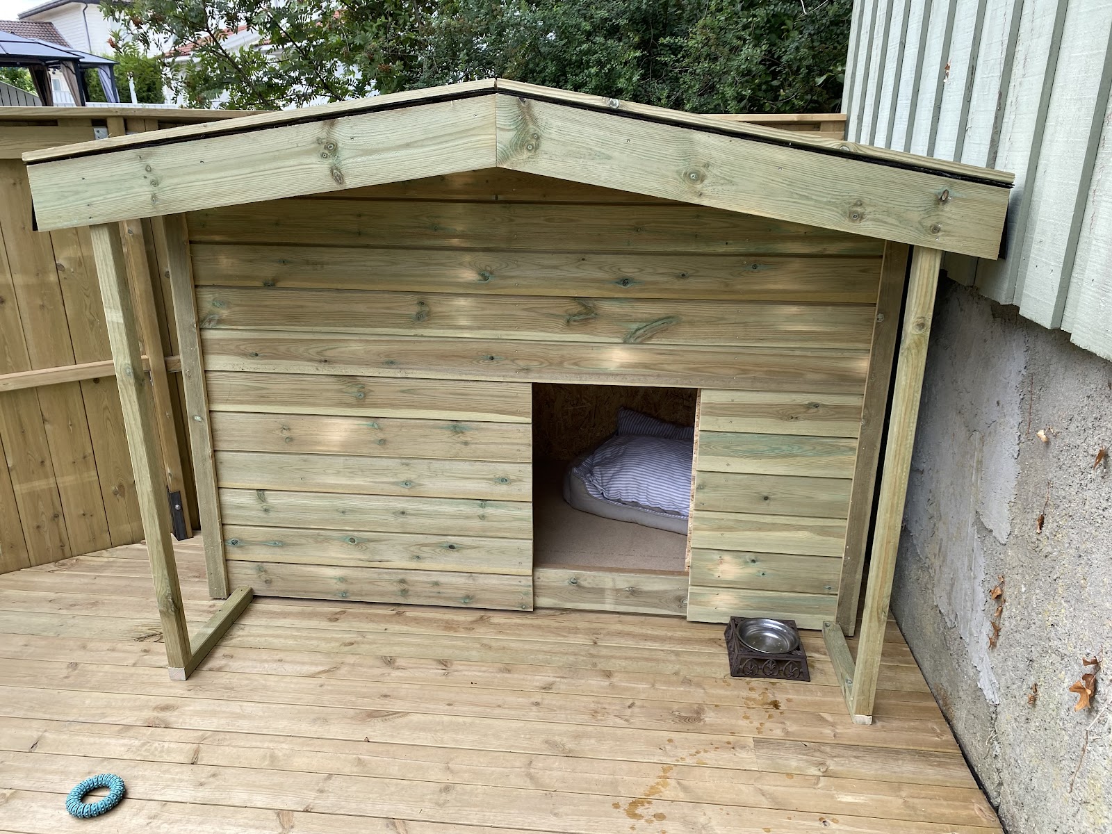 Rastgård till liten hund