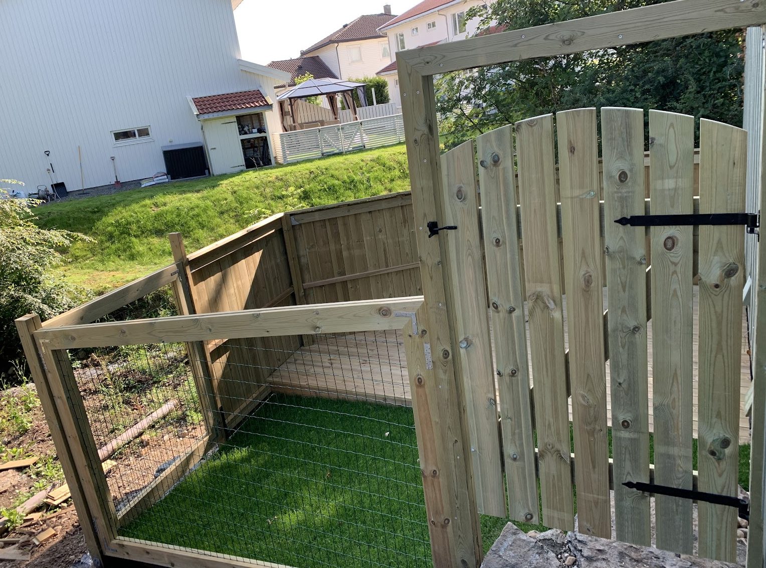 Rastgård till liten hund