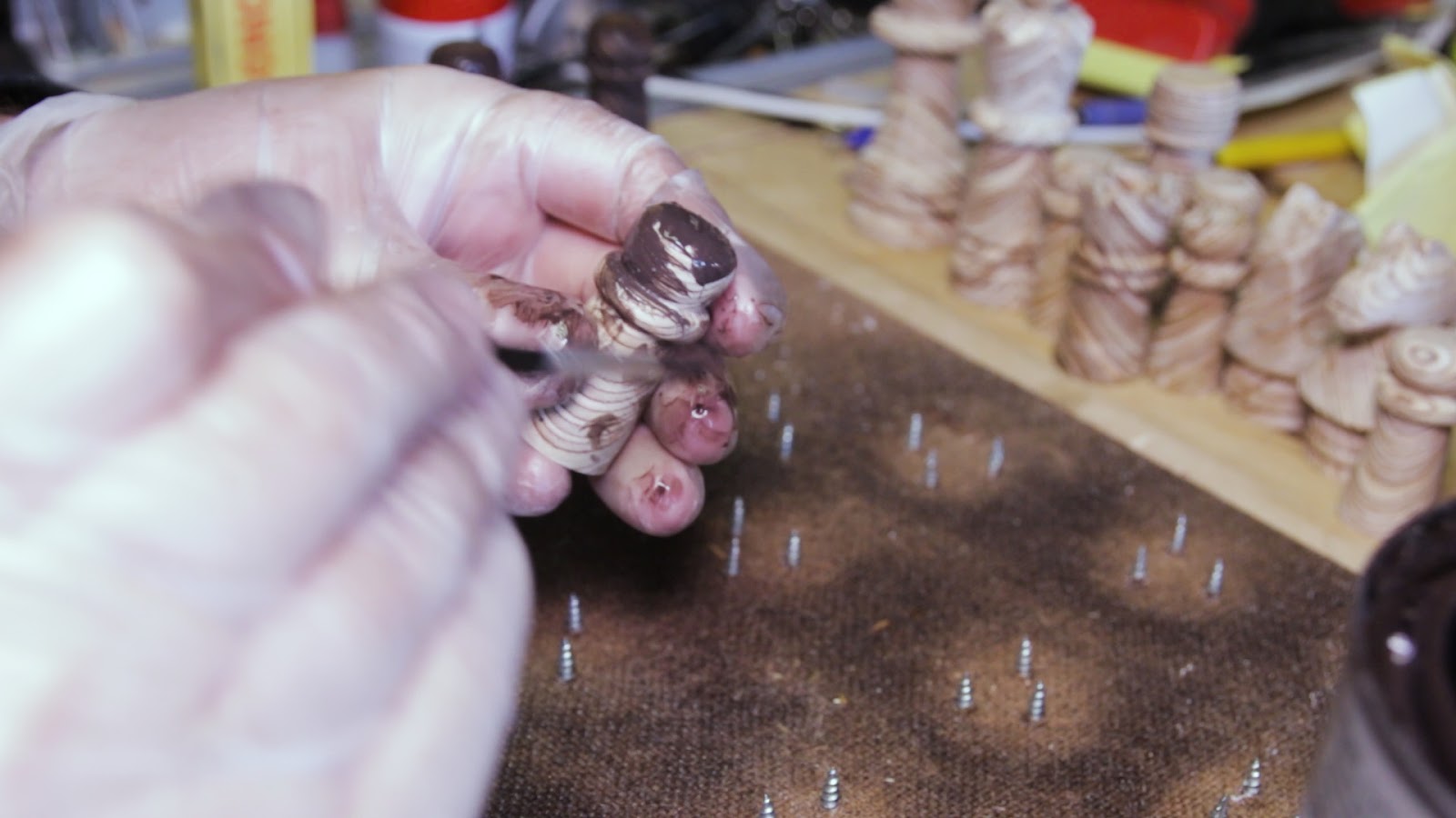 Mönstrat schackset i plywood