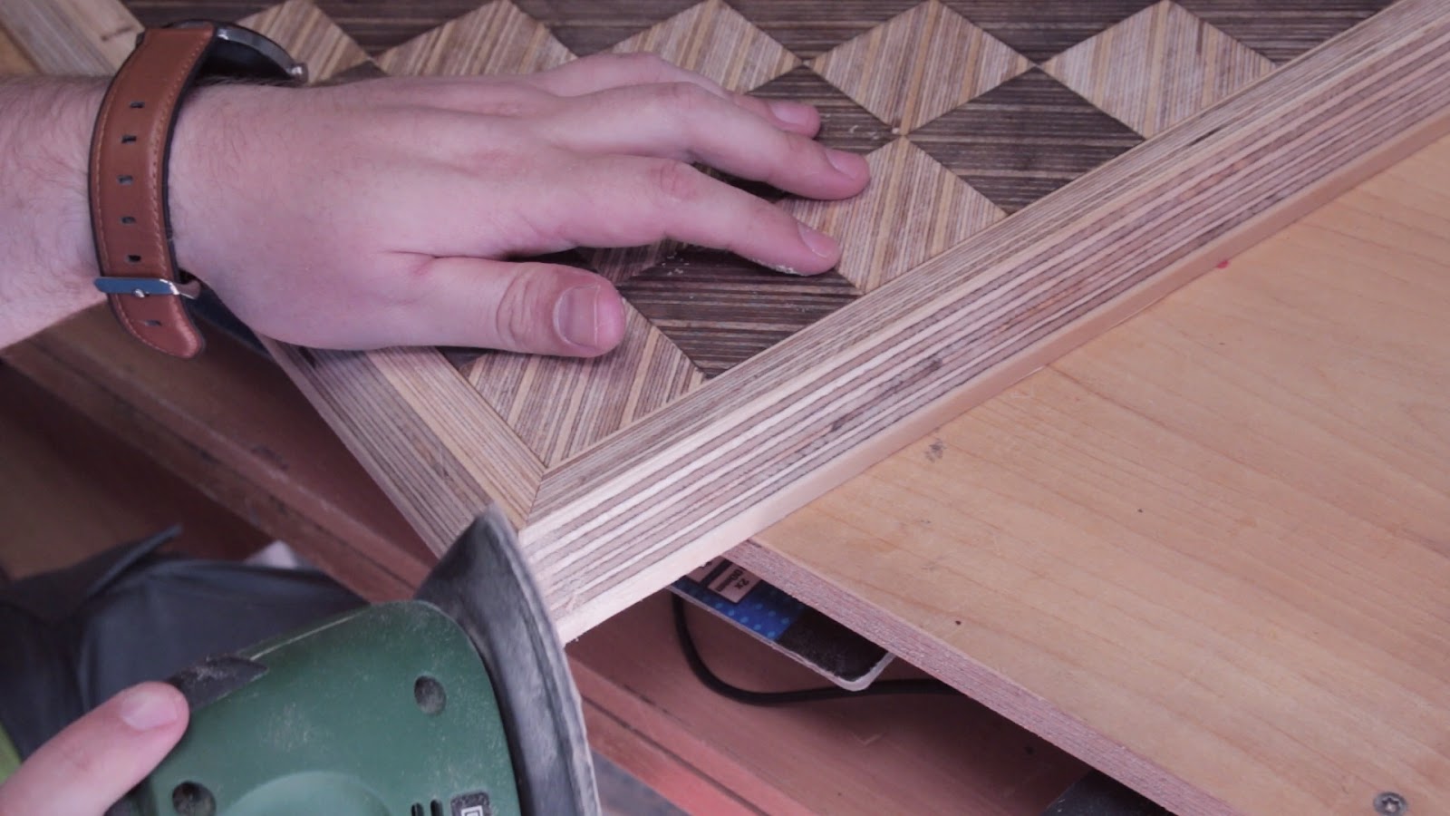 Mönstrat schackset i plywood