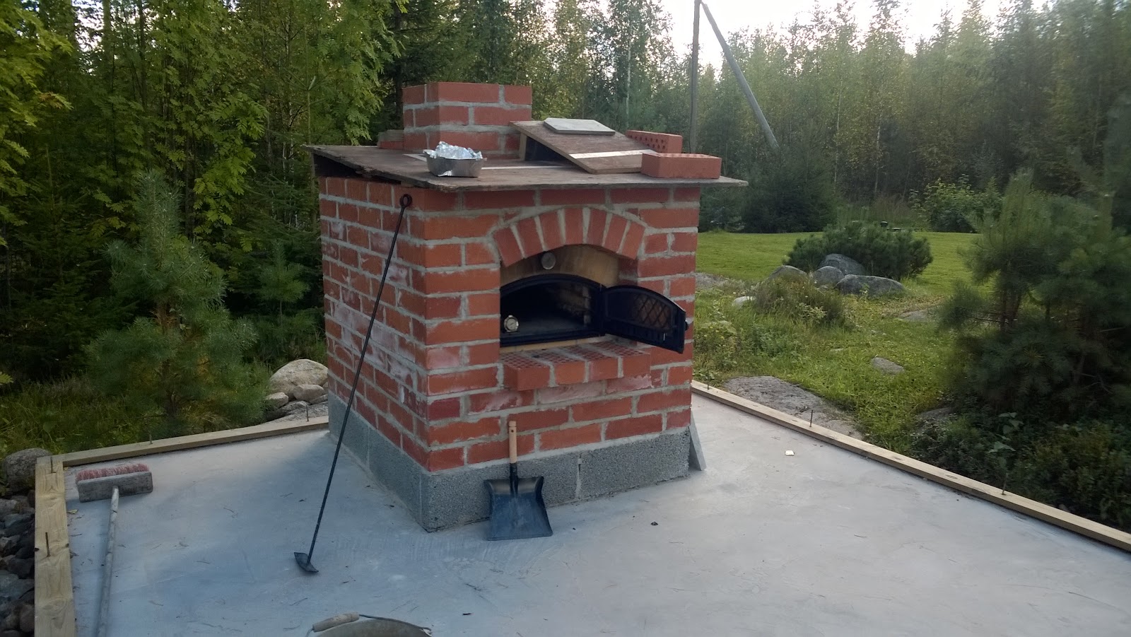 Utekök med pizzaugn och rökugn