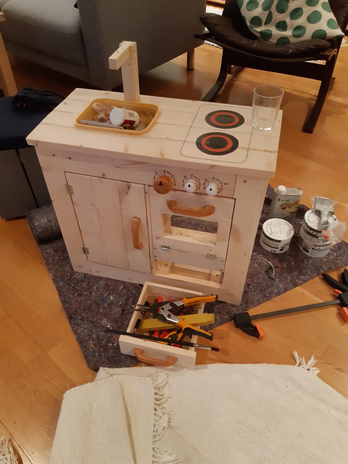 Hemmabyggt leksakskök
