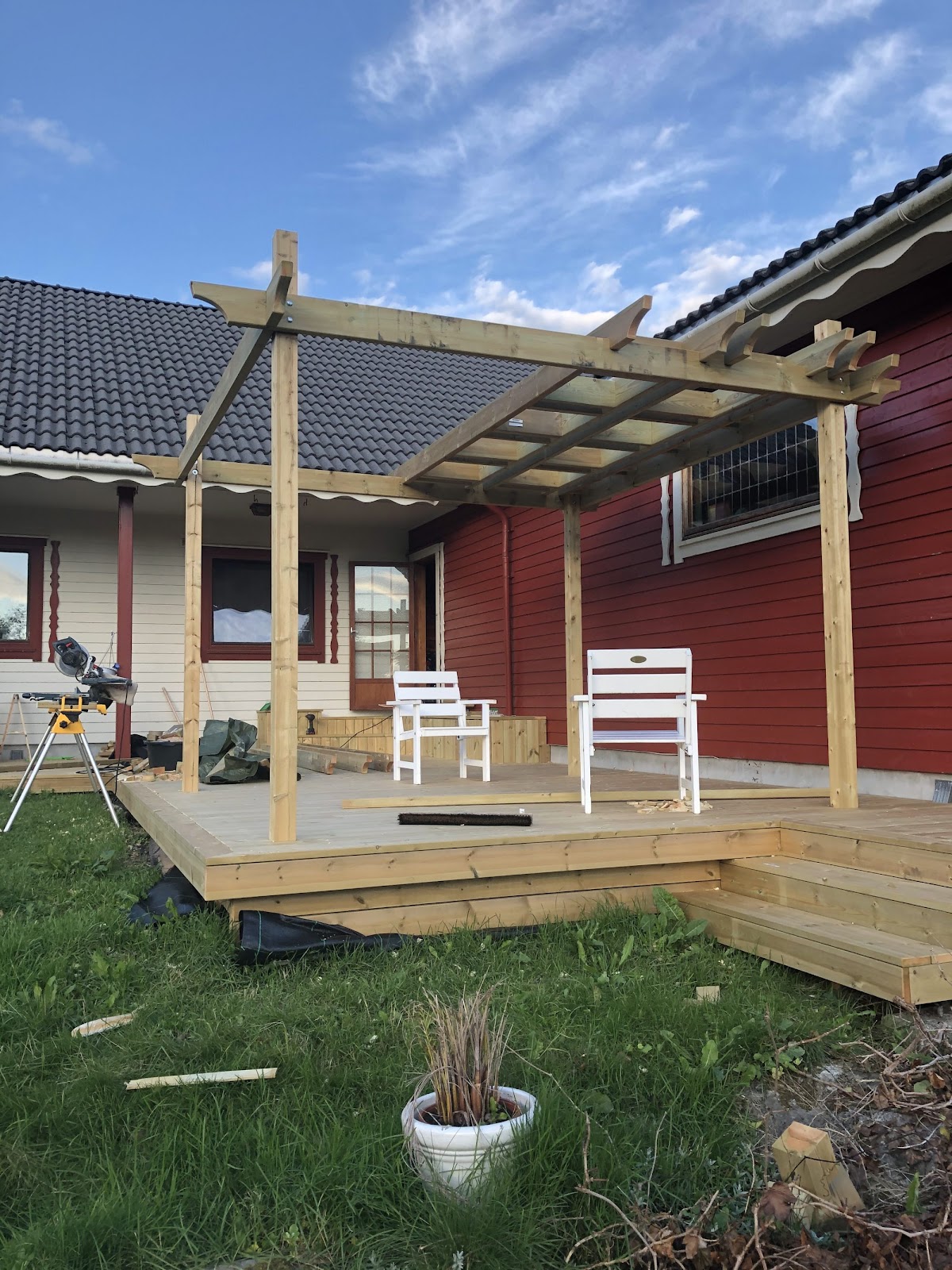 Terrass med pergola