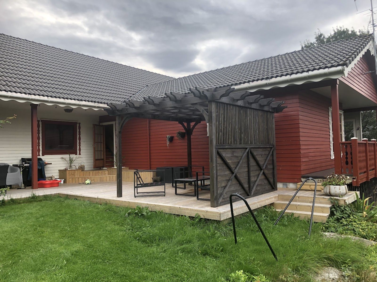 Terrass med pergola