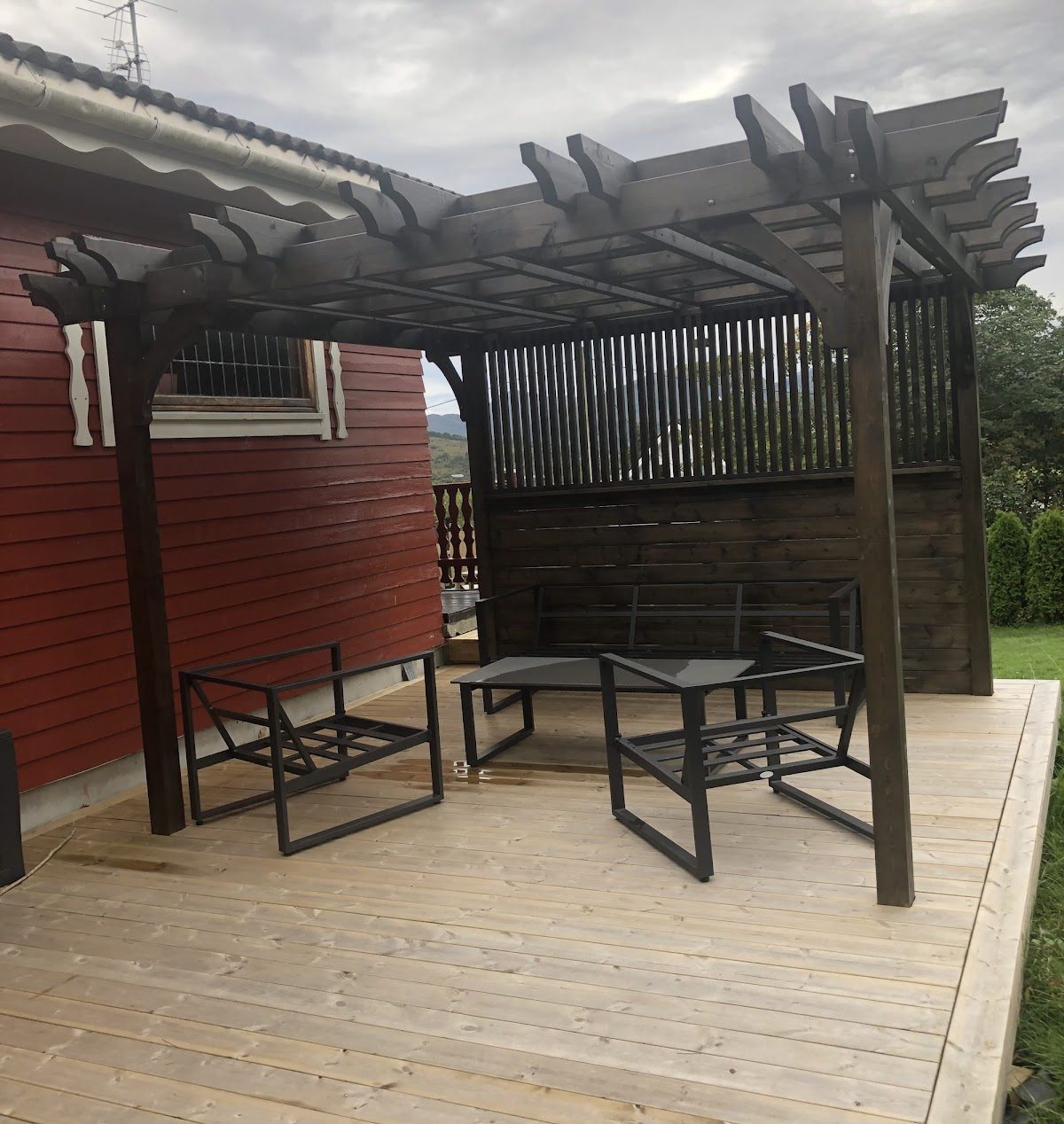 Terrass med pergola