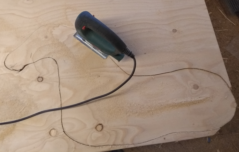 Gunghäst i plywood med inbyggd barnstol