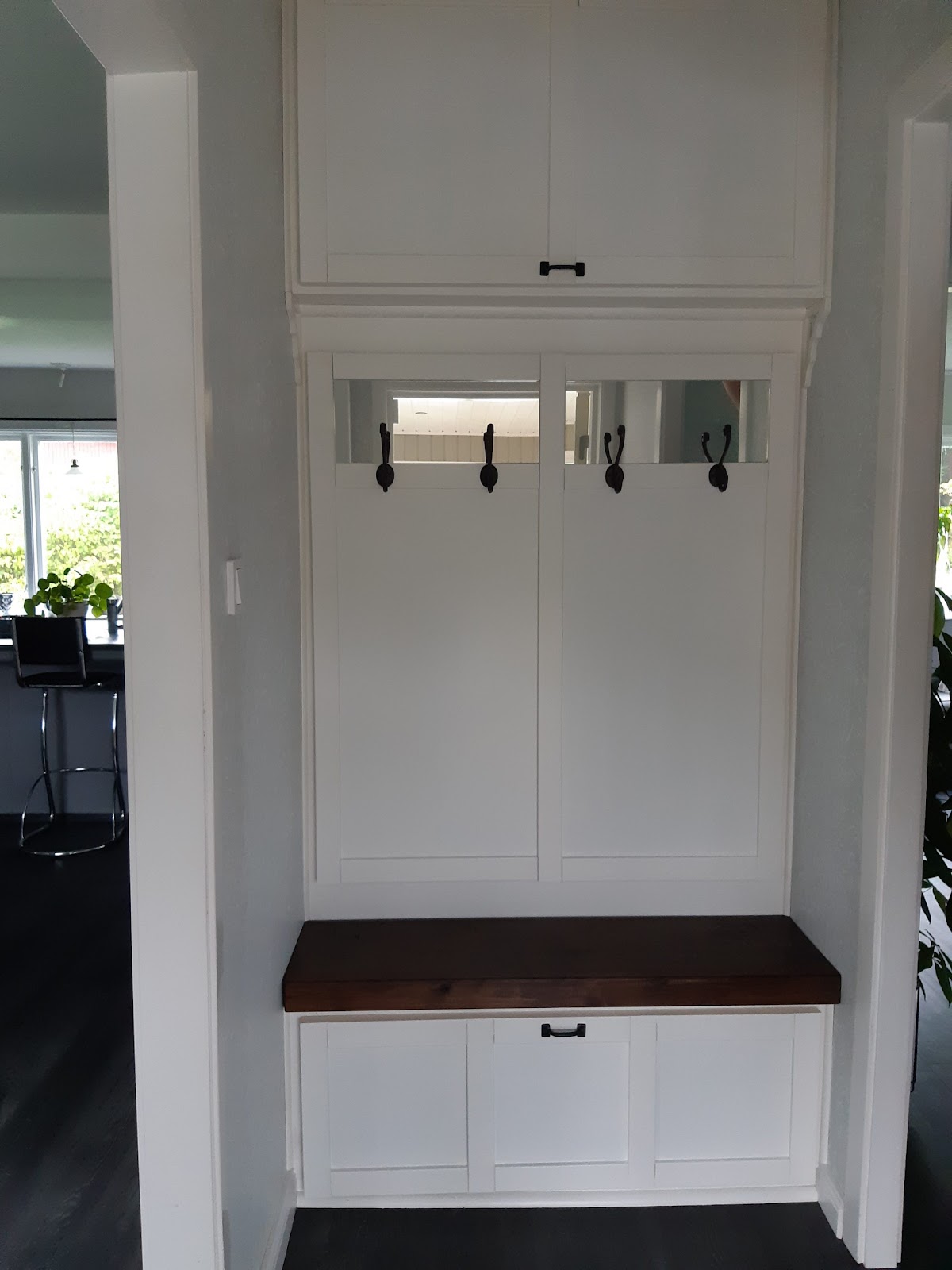 Platsbyggd hallmöbel