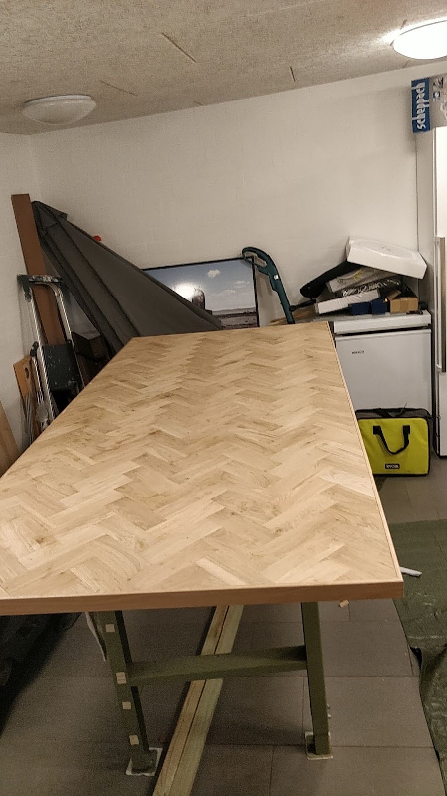 Hemlagat fiskbensbord