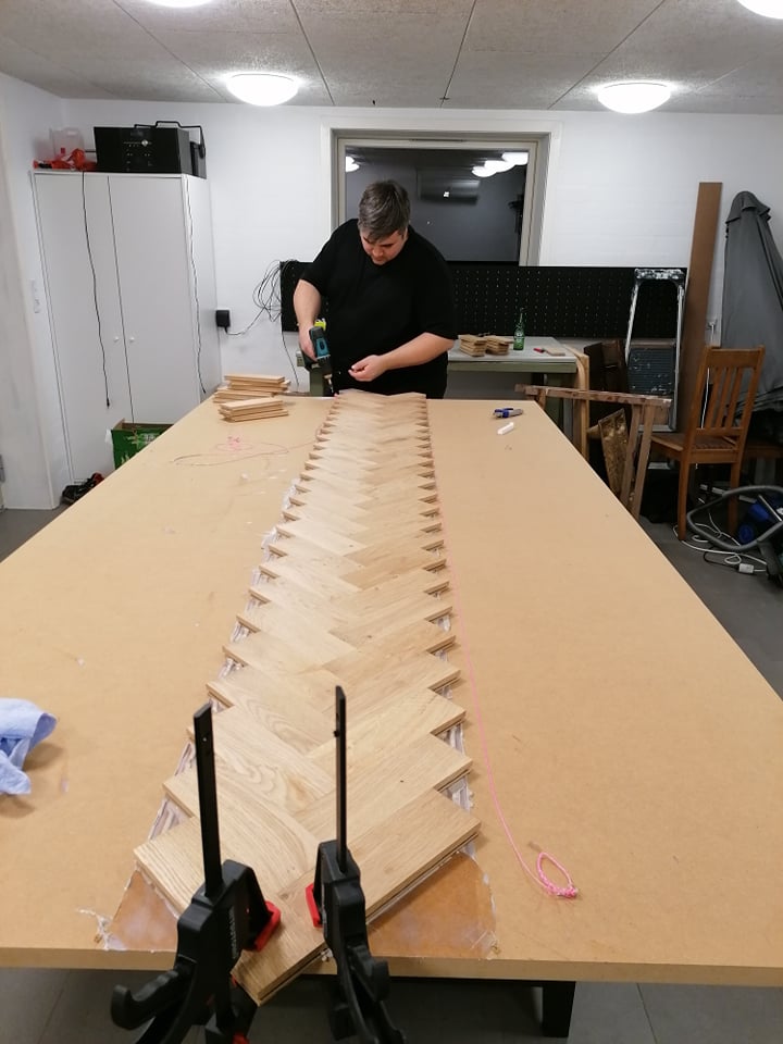 Hemlagat fiskbensbord