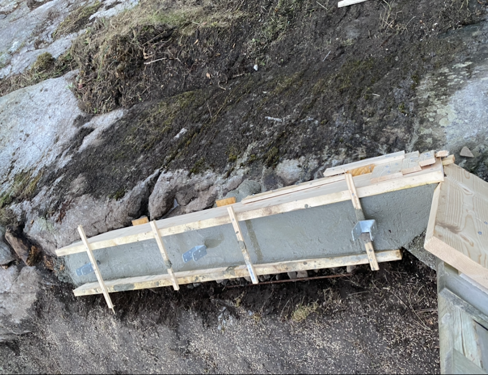 Gräsmatta och räcken