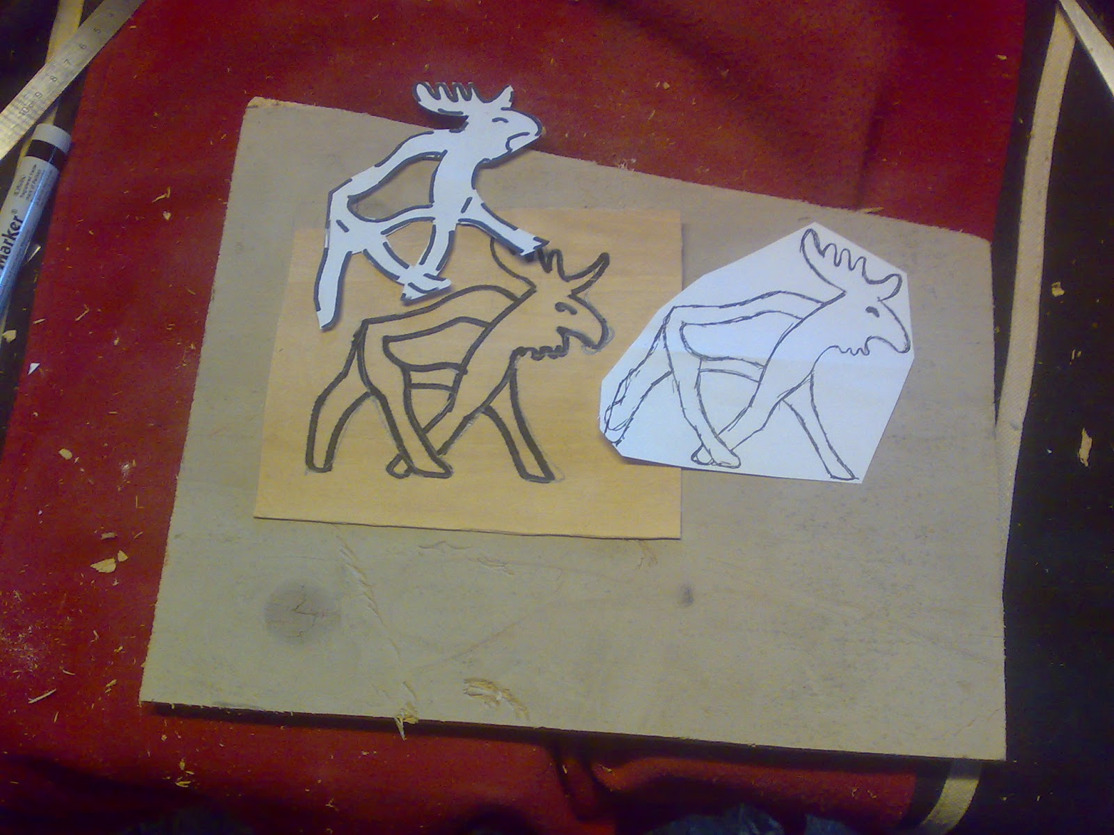 Fyrsträngad gitarr med älgdjur