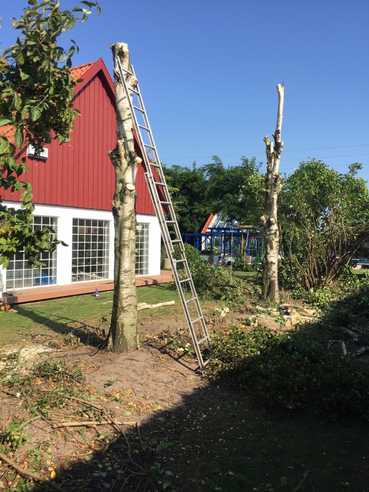 Kojorna med bro till töserna