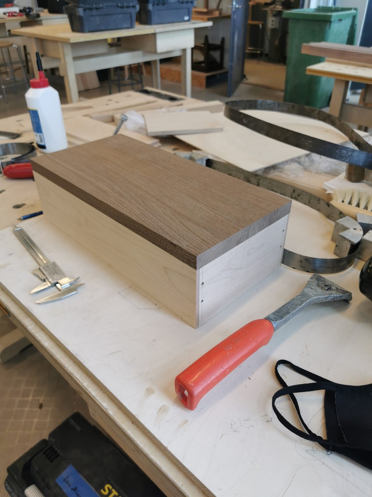 Smyckeskrin med mus och orm