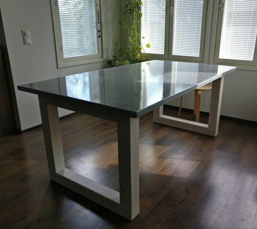 Betongbord till matsalen