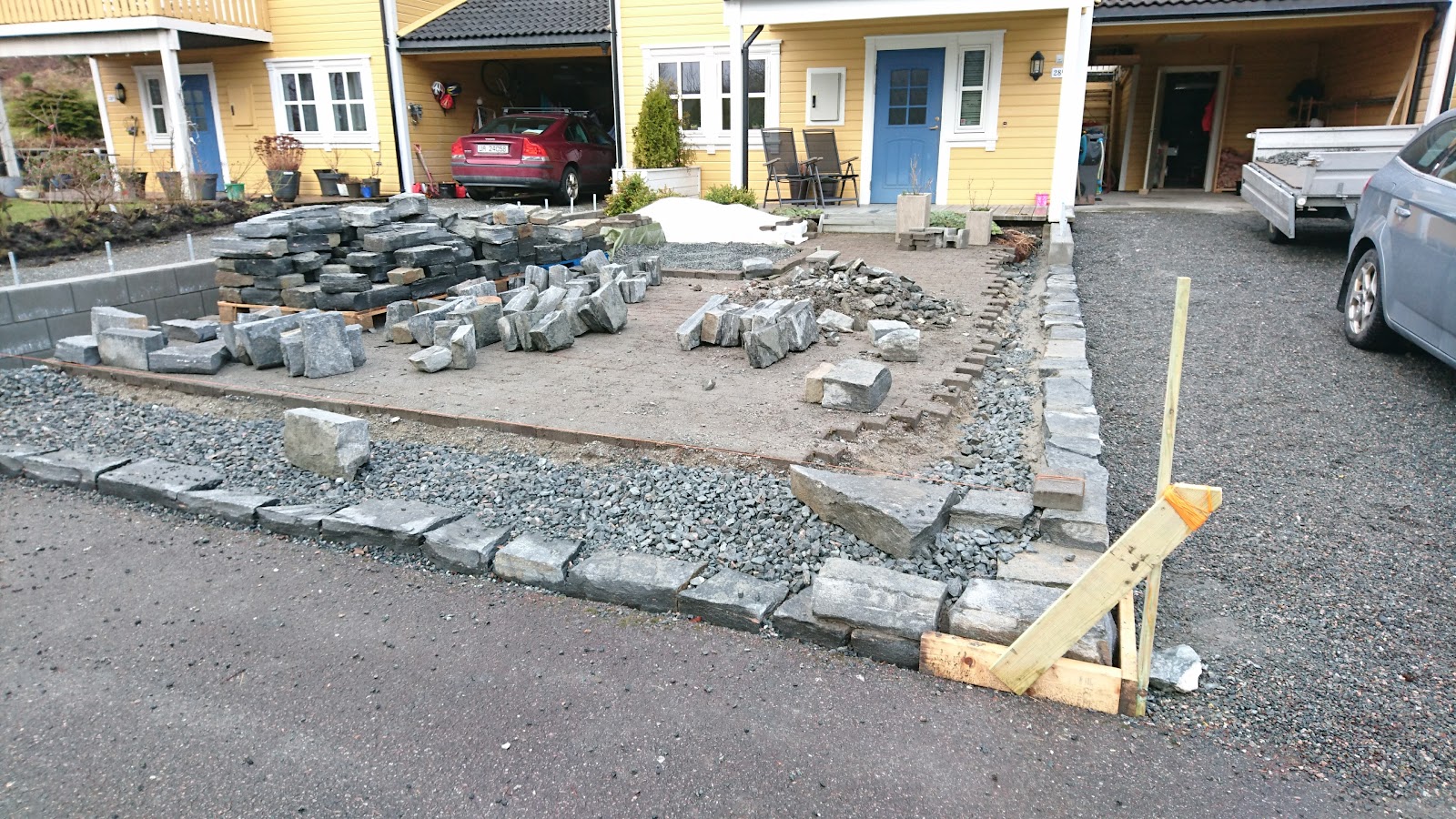 Beklädnad, murverk och trädgård