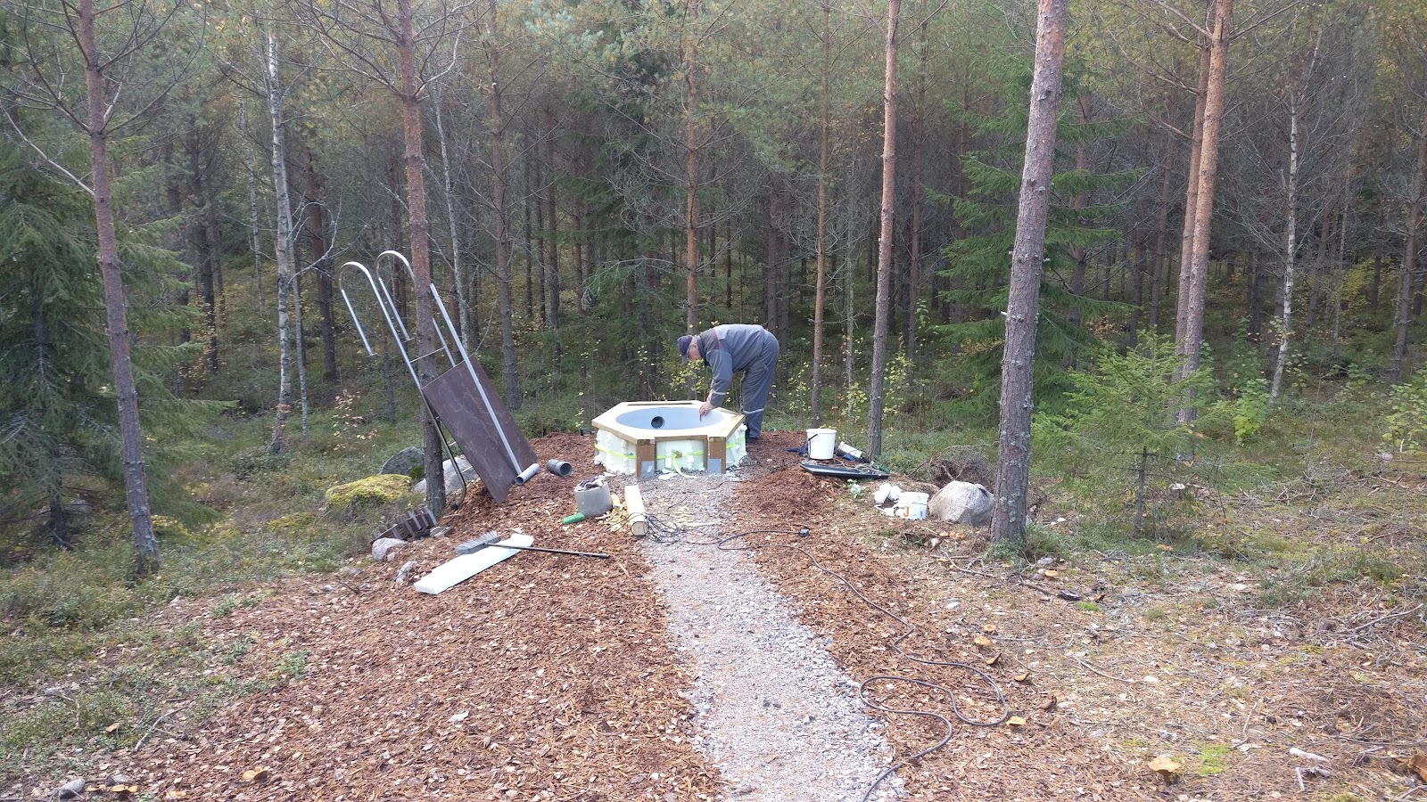 Kallvattenpool i anslutning till bastu