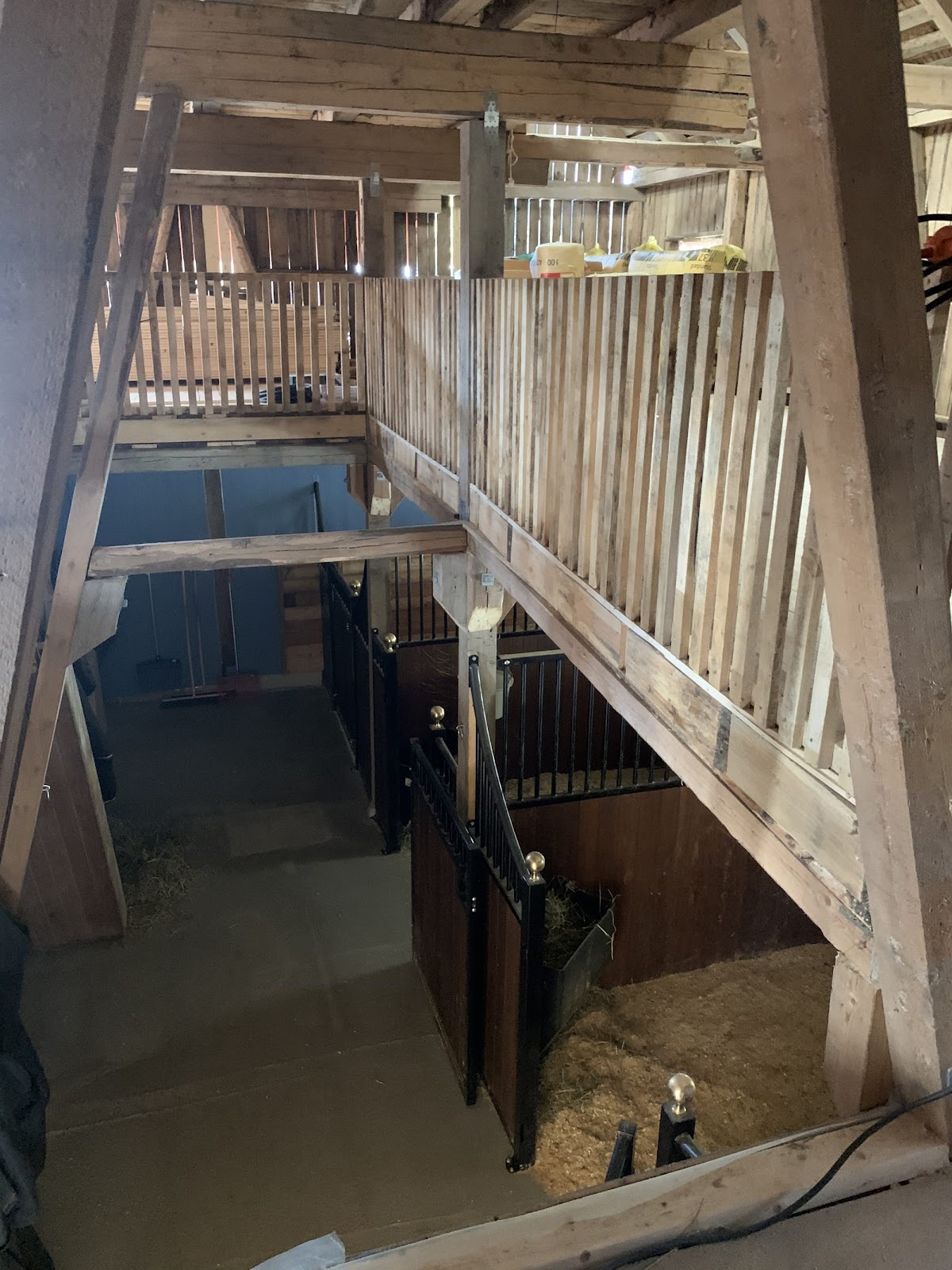 Stall i gammal ladugård