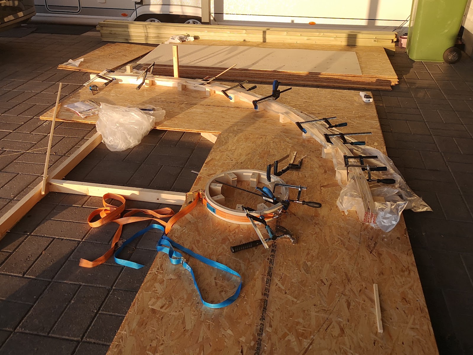 Vacker kupol med utsikt över norrskenet