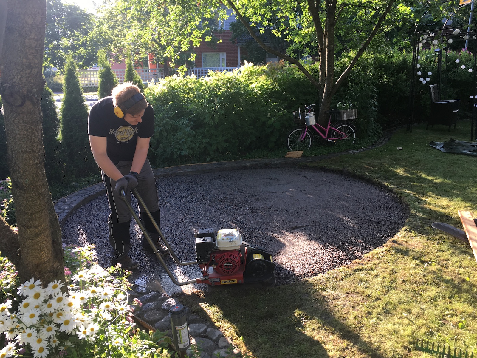 Terrass av ölandssten och åkerstenar