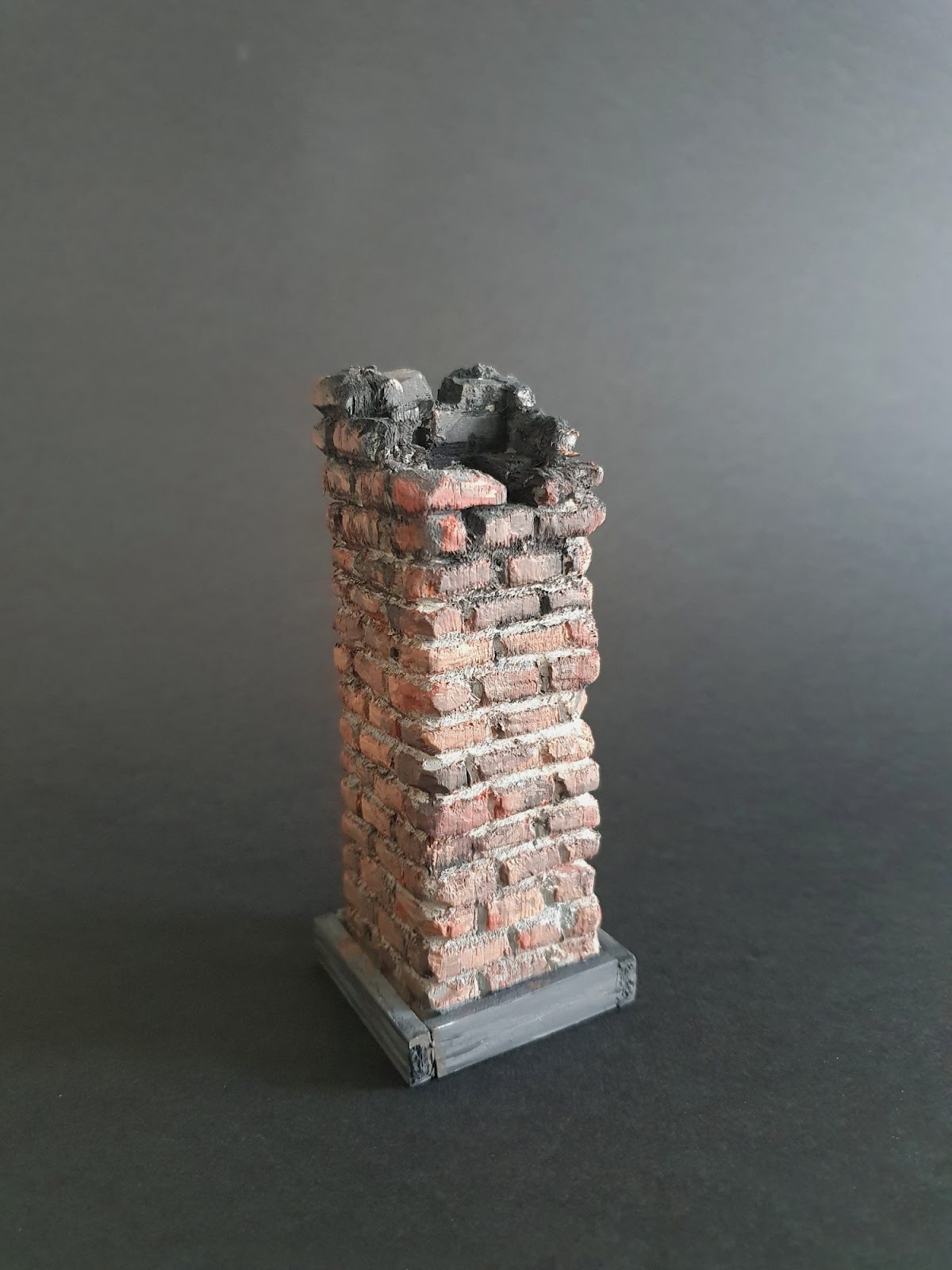 Övergiven miniatyrstuga