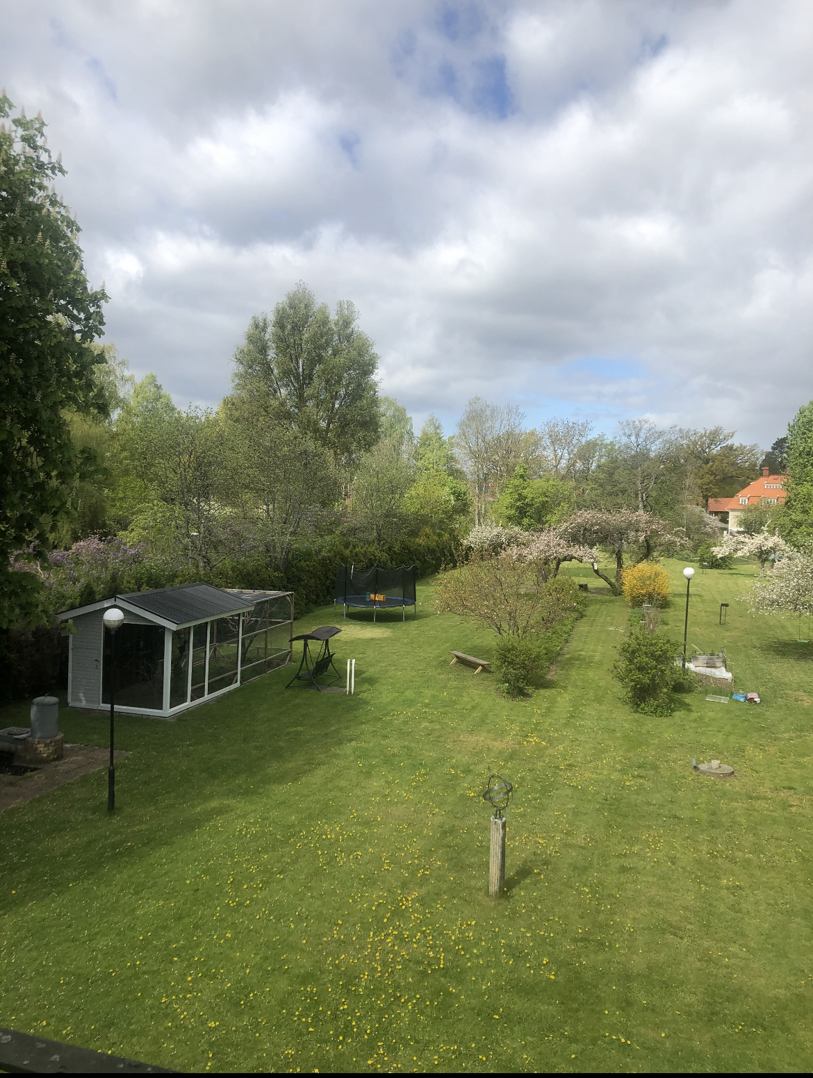 Voljär för tropiska fåglar