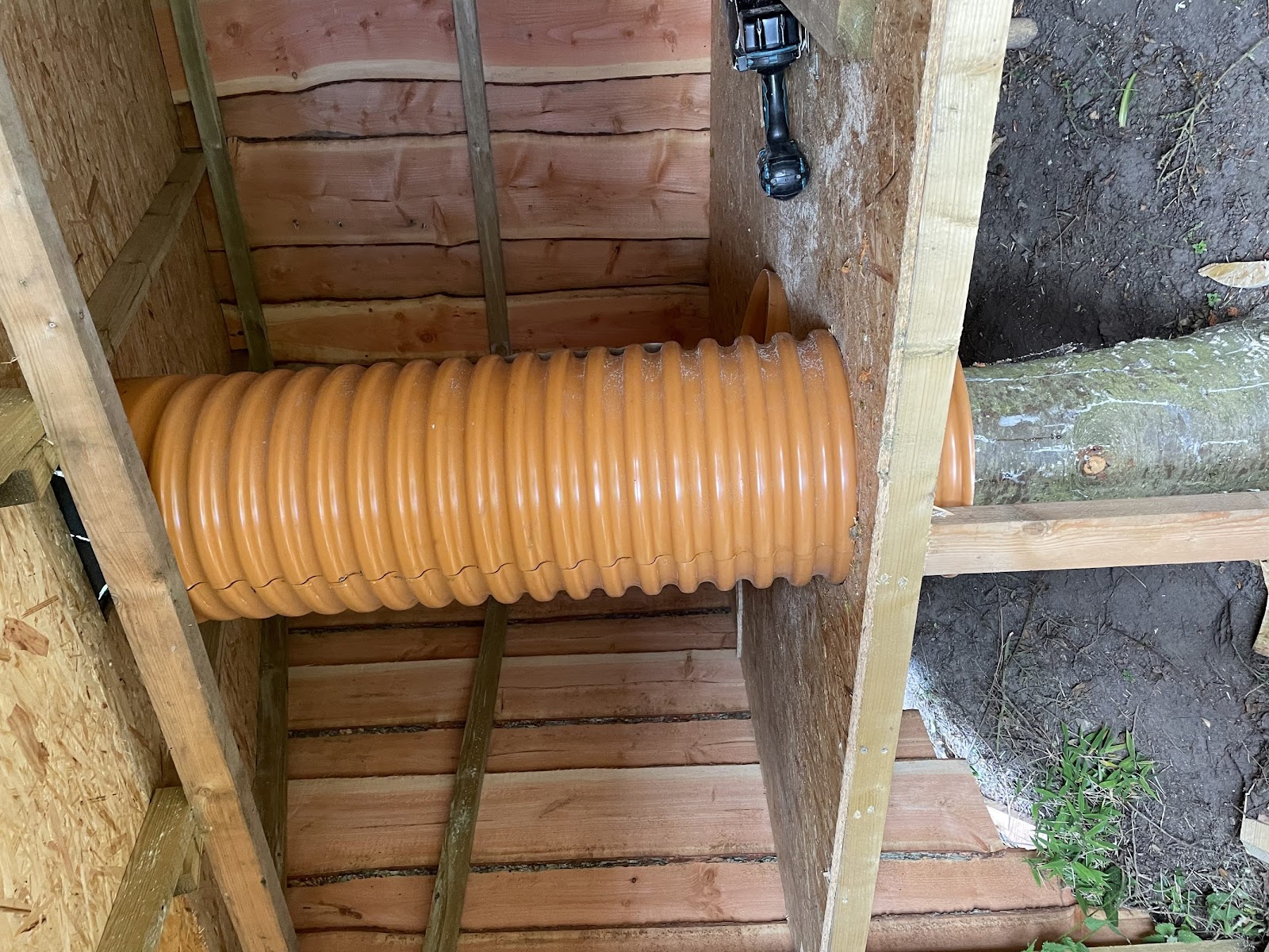 Victors trägrotta / vindskydd