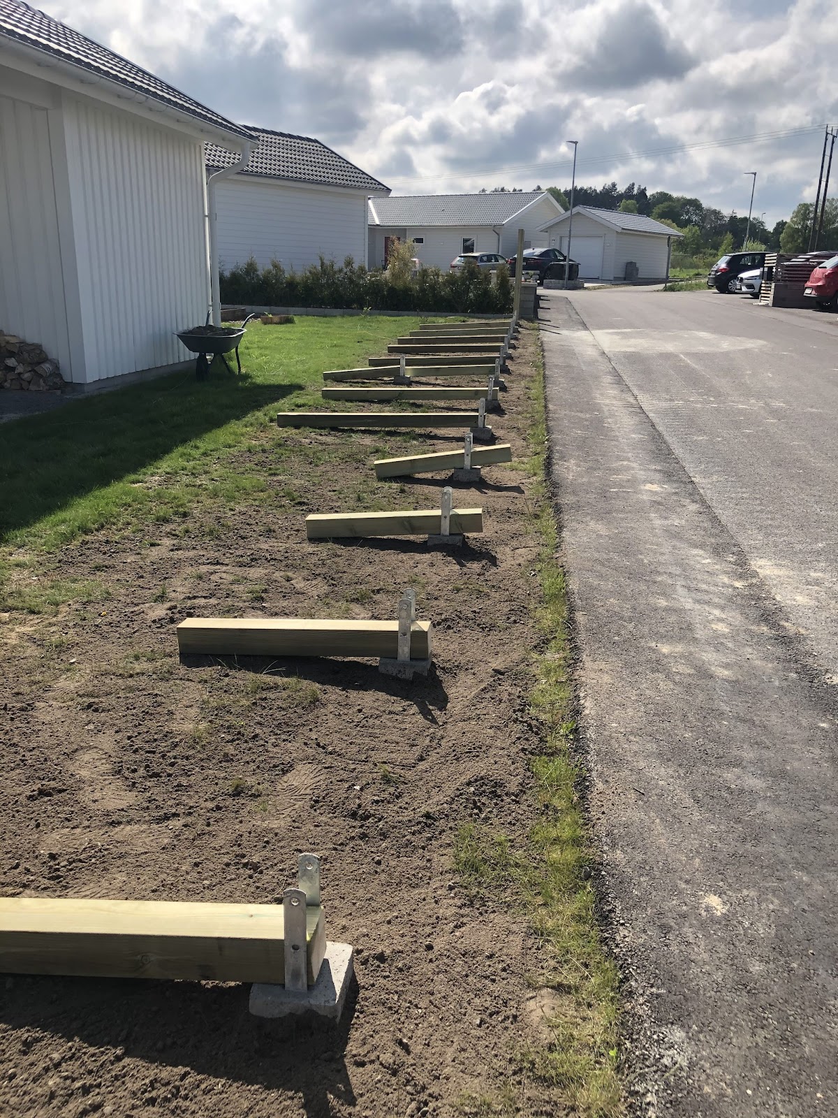 Plank vid tomtgränsen