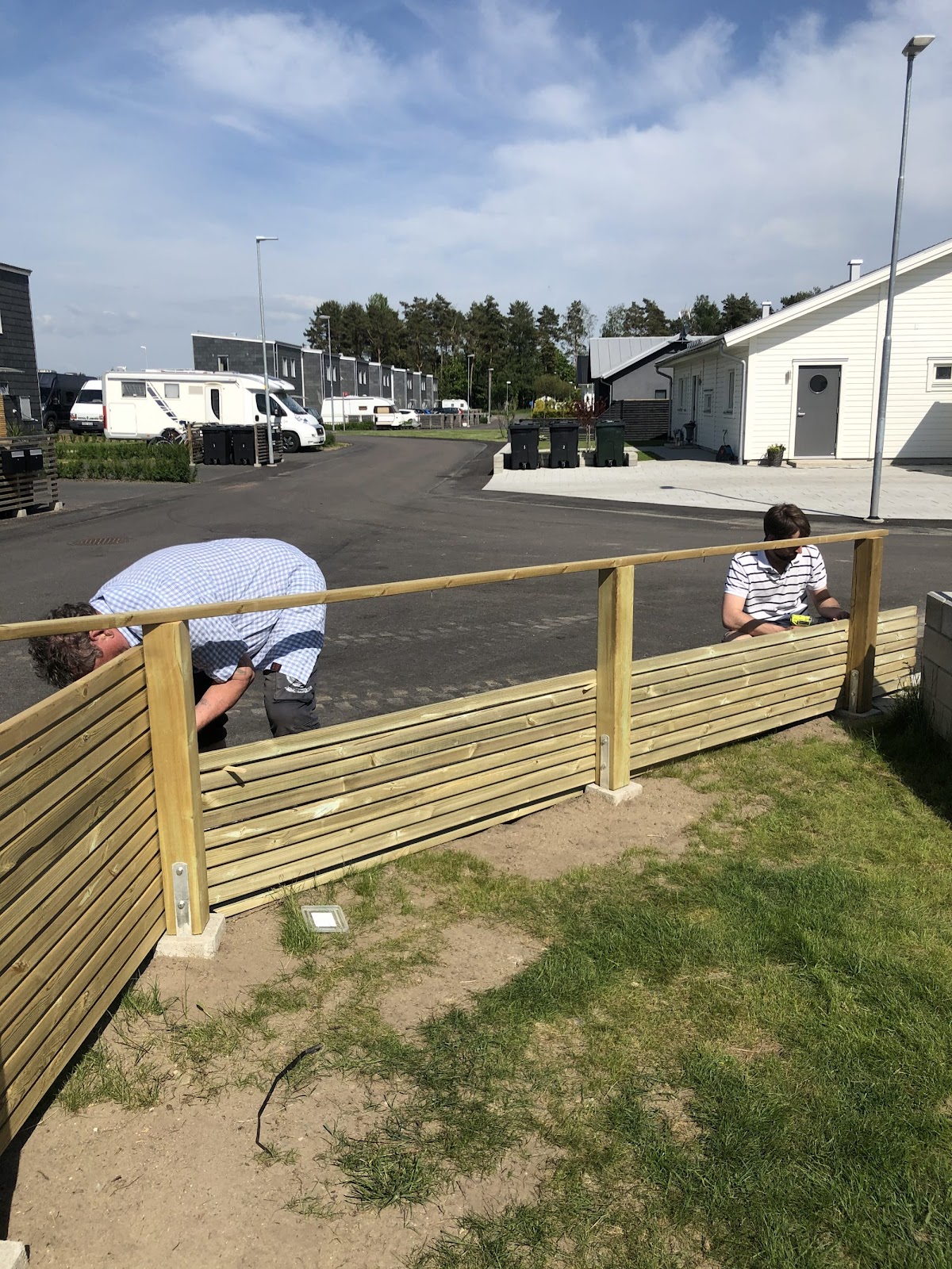 Plank vid tomtgränsen