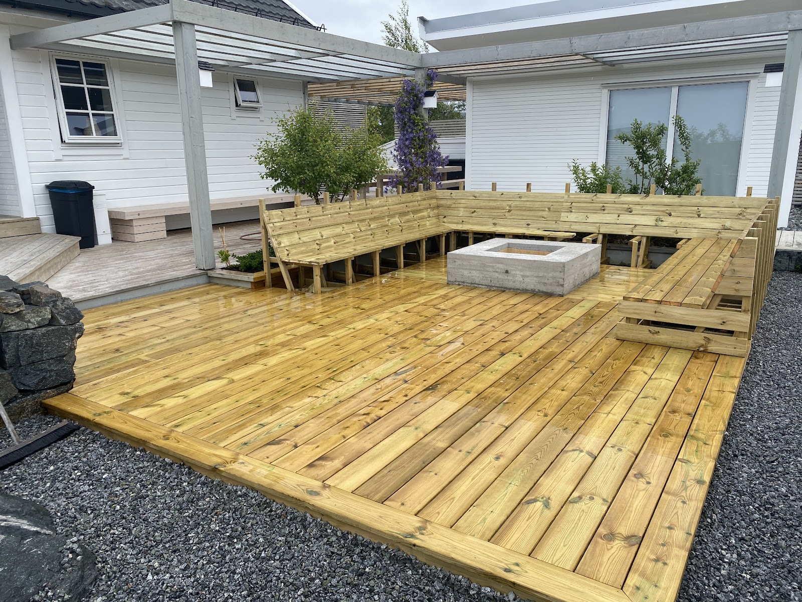 Uteplats med öppen spis