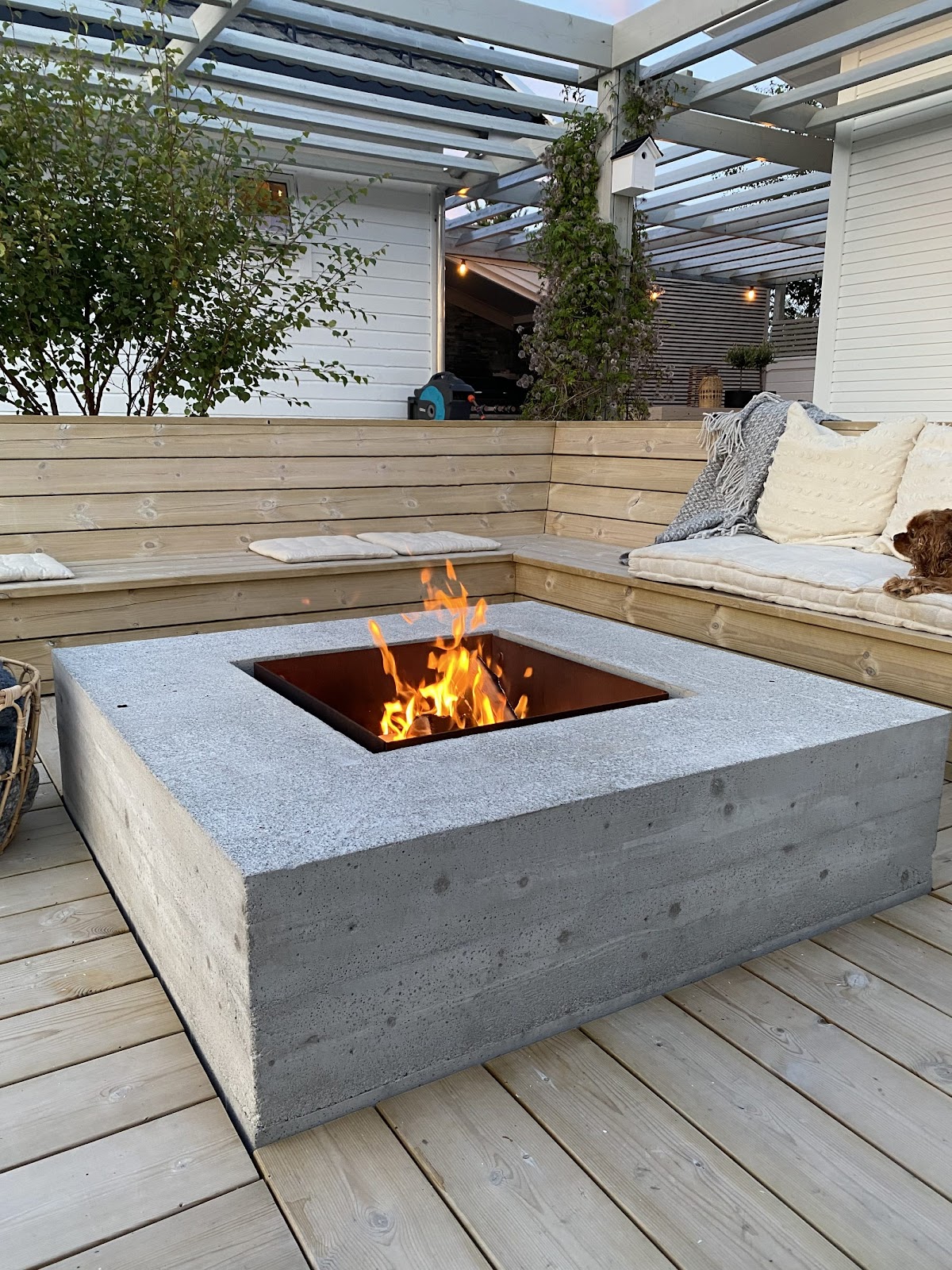 Uteplats med öppen spis