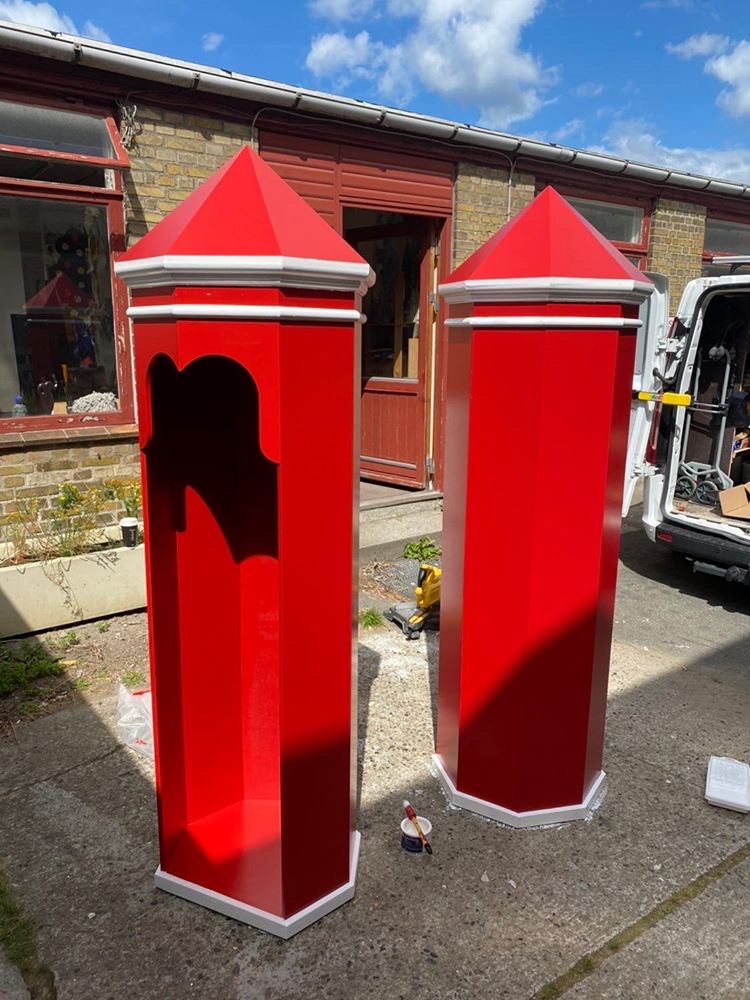 Måla hus för de små vakterna