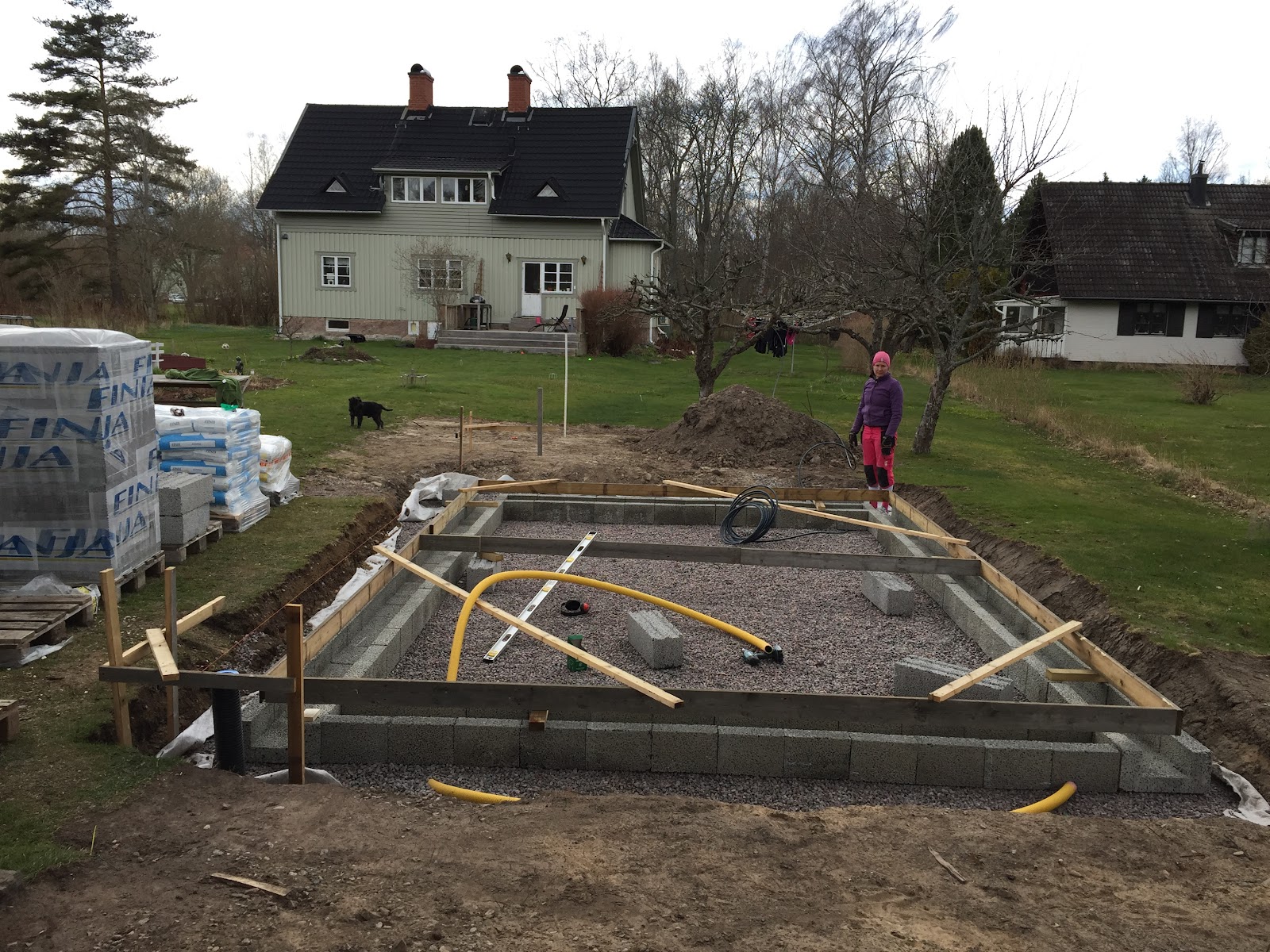 Orangeridrömmen i lösvirke och gamla fönster