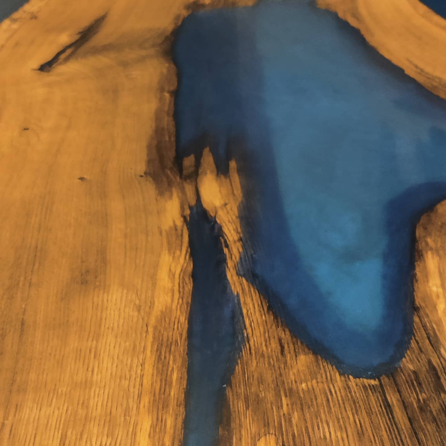 River-epoxy bord av Ek