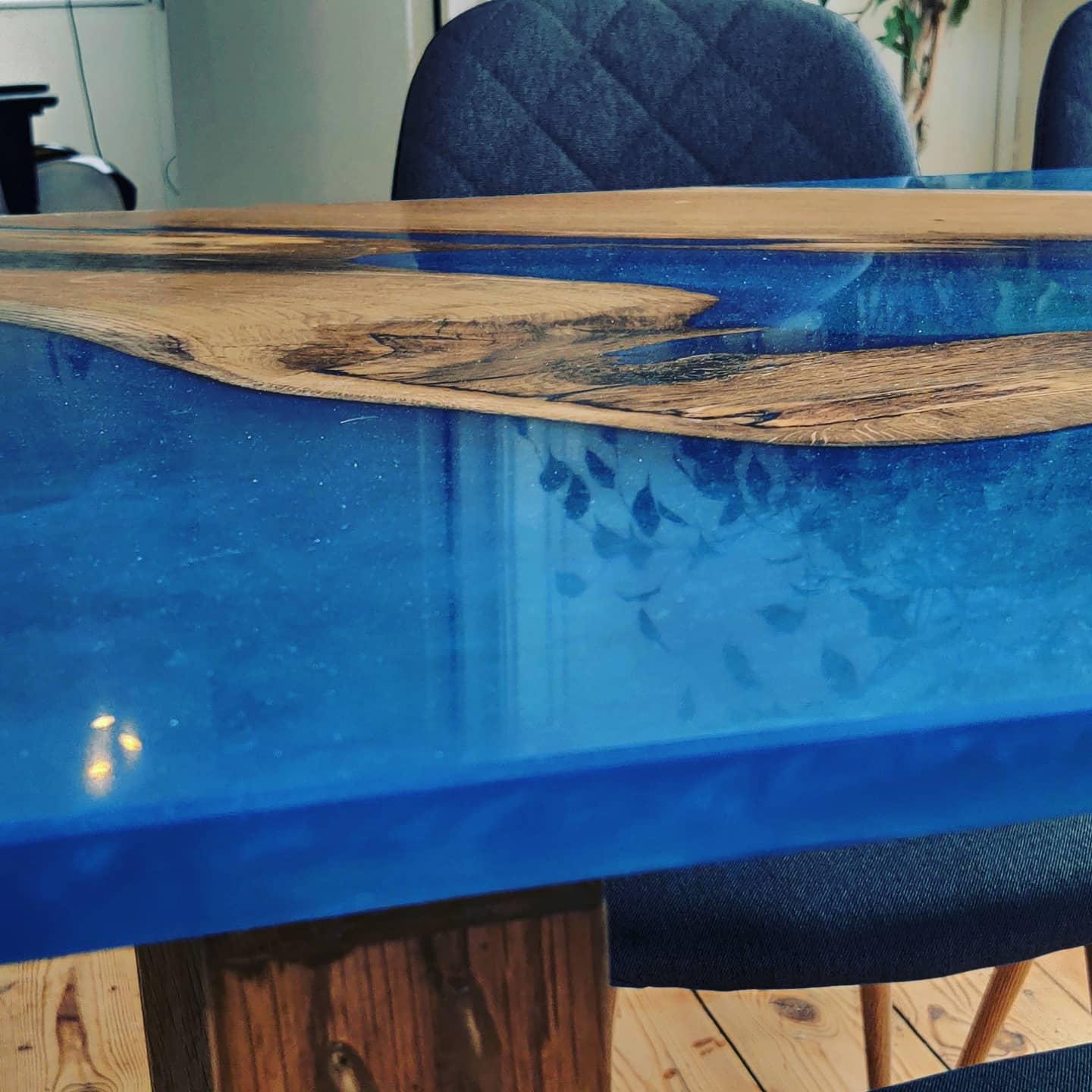 River-epoxy bord av Ek