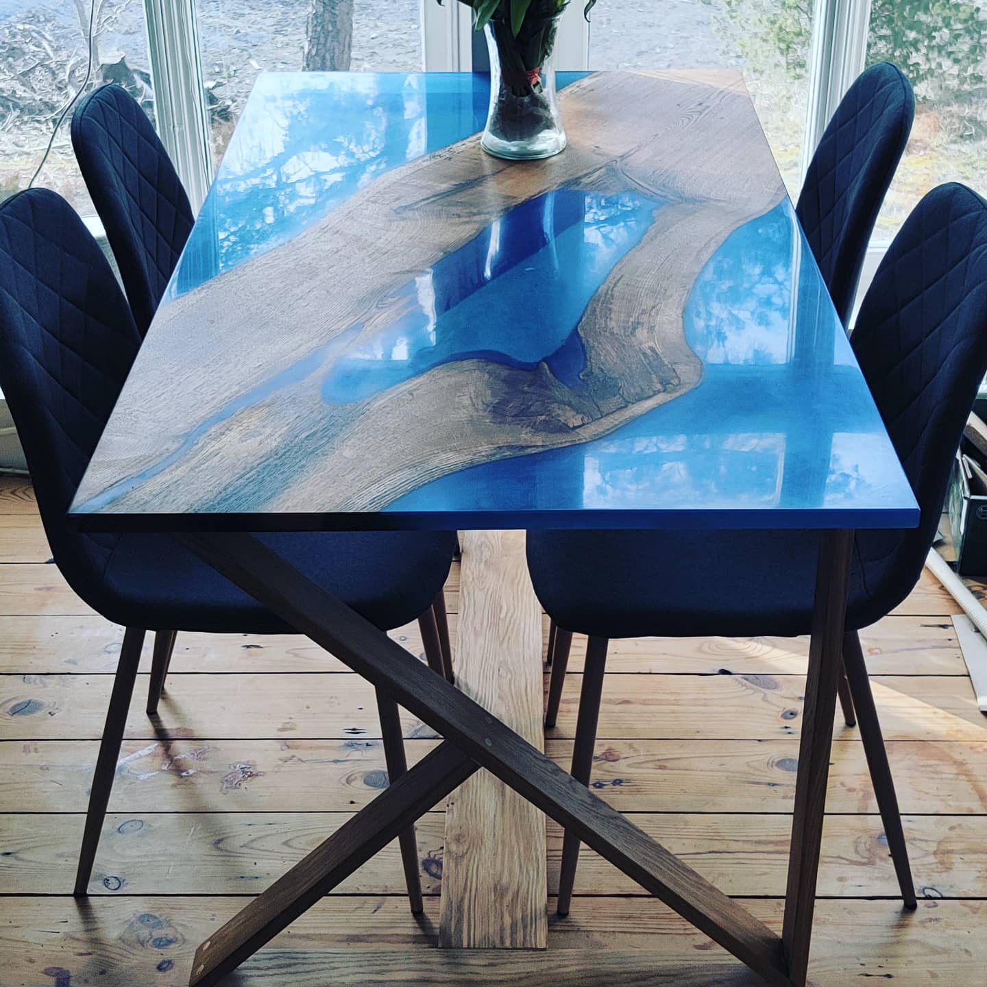 River-epoxy bord av Ek