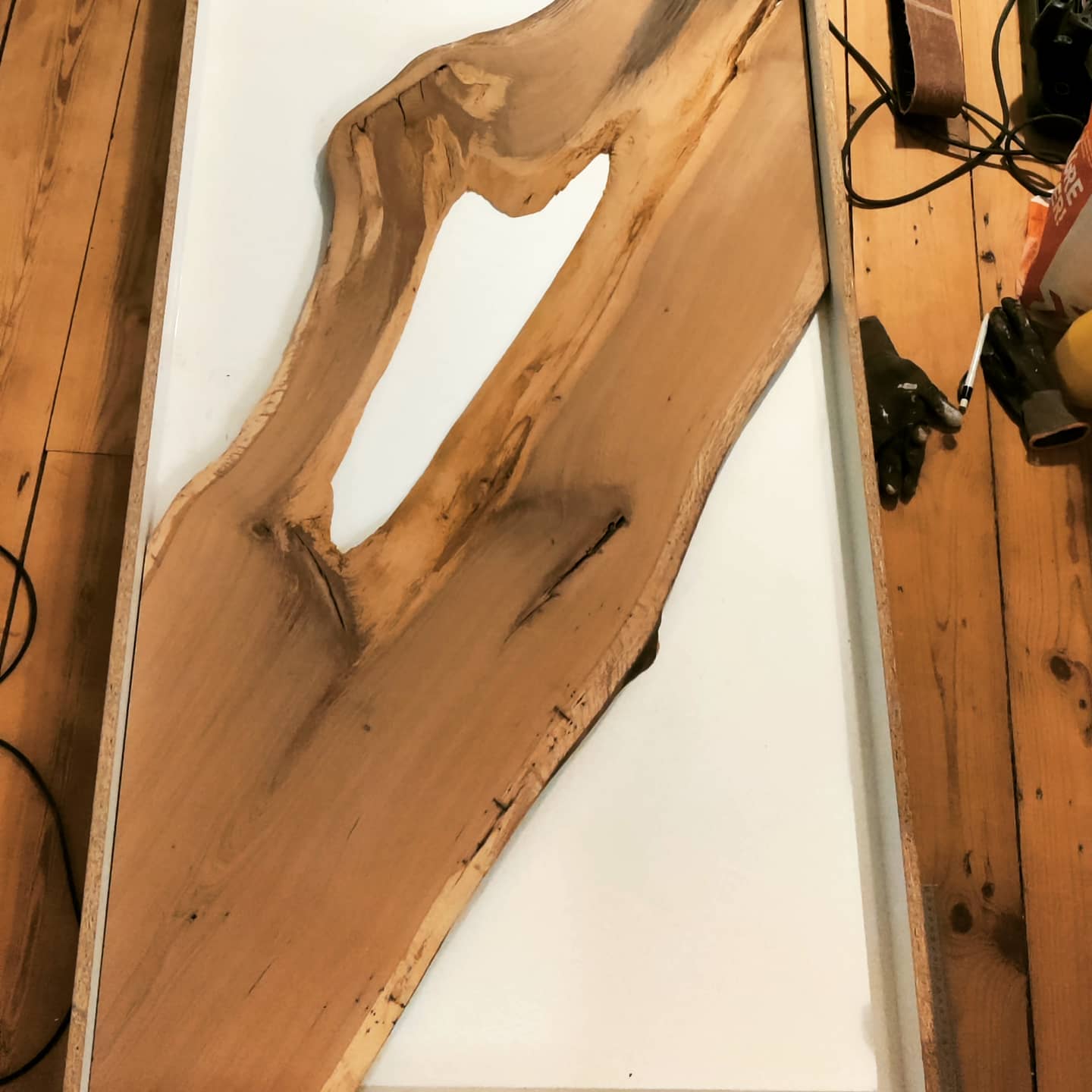 River-epoxy bord av Ek