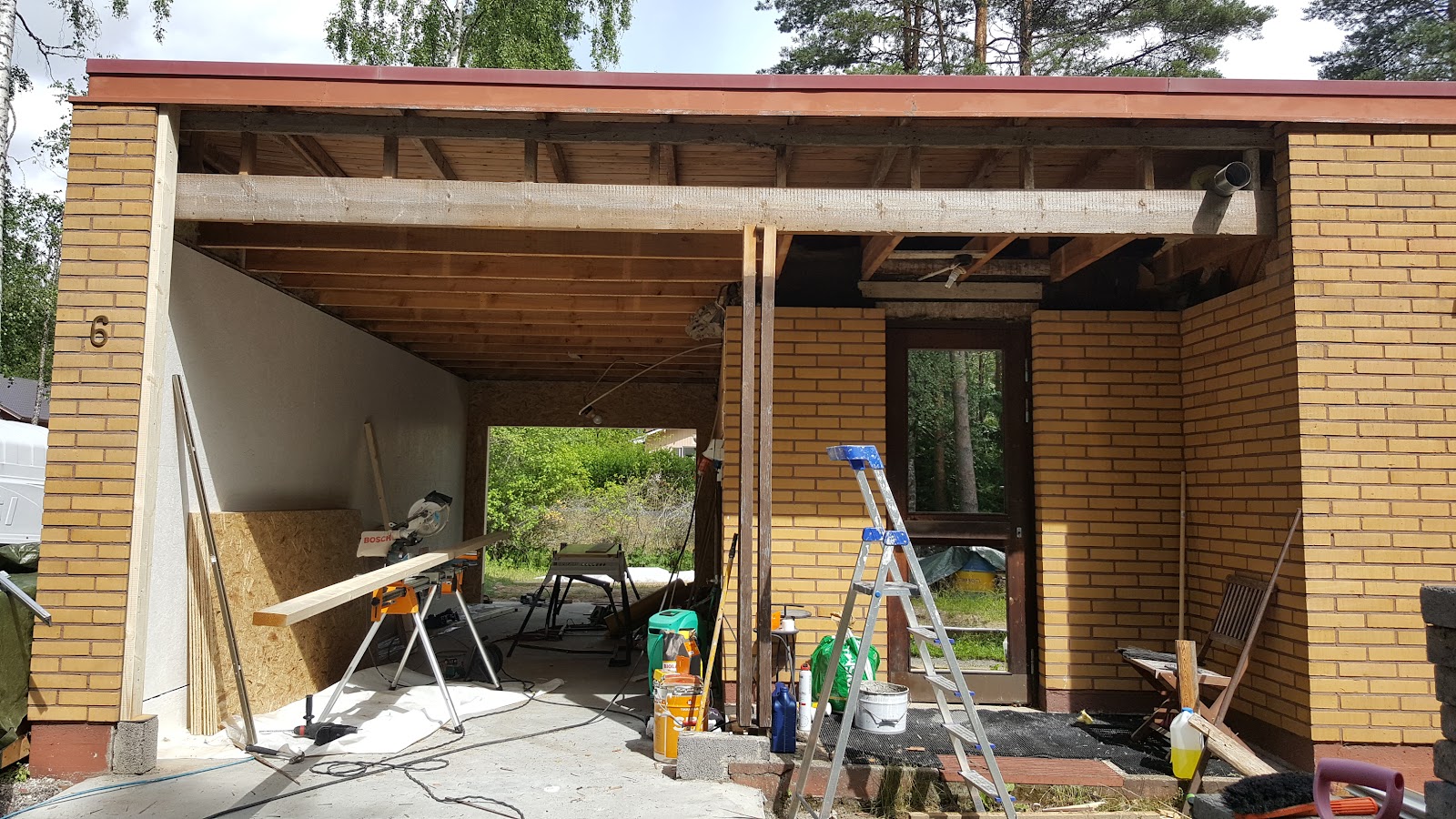 Smart garage mellan hus och vägg