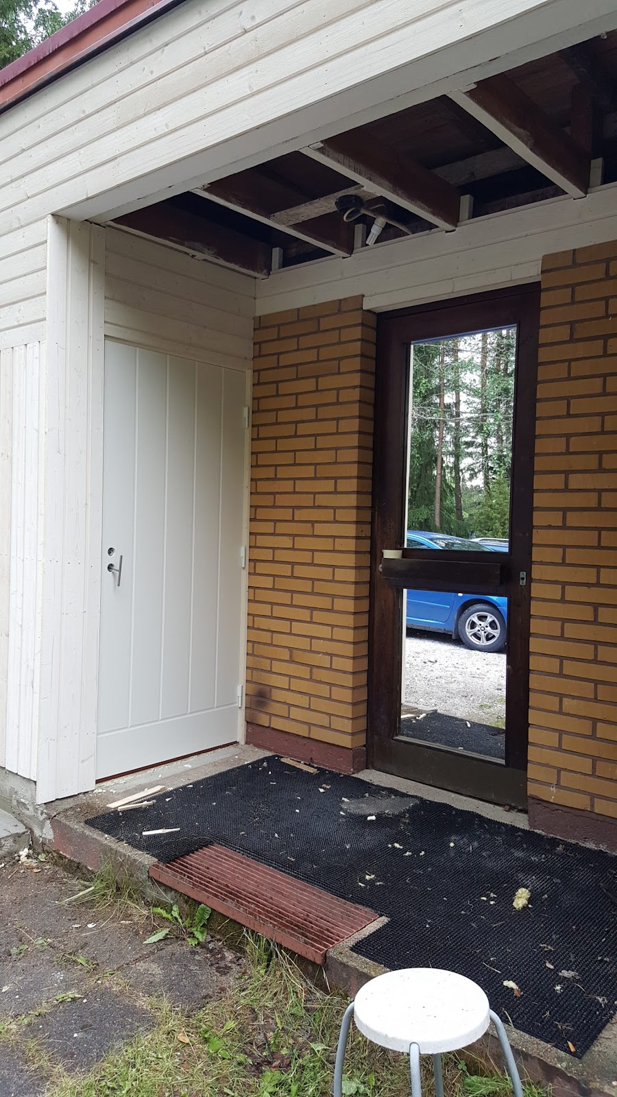 Smart garage mellan hus och vägg