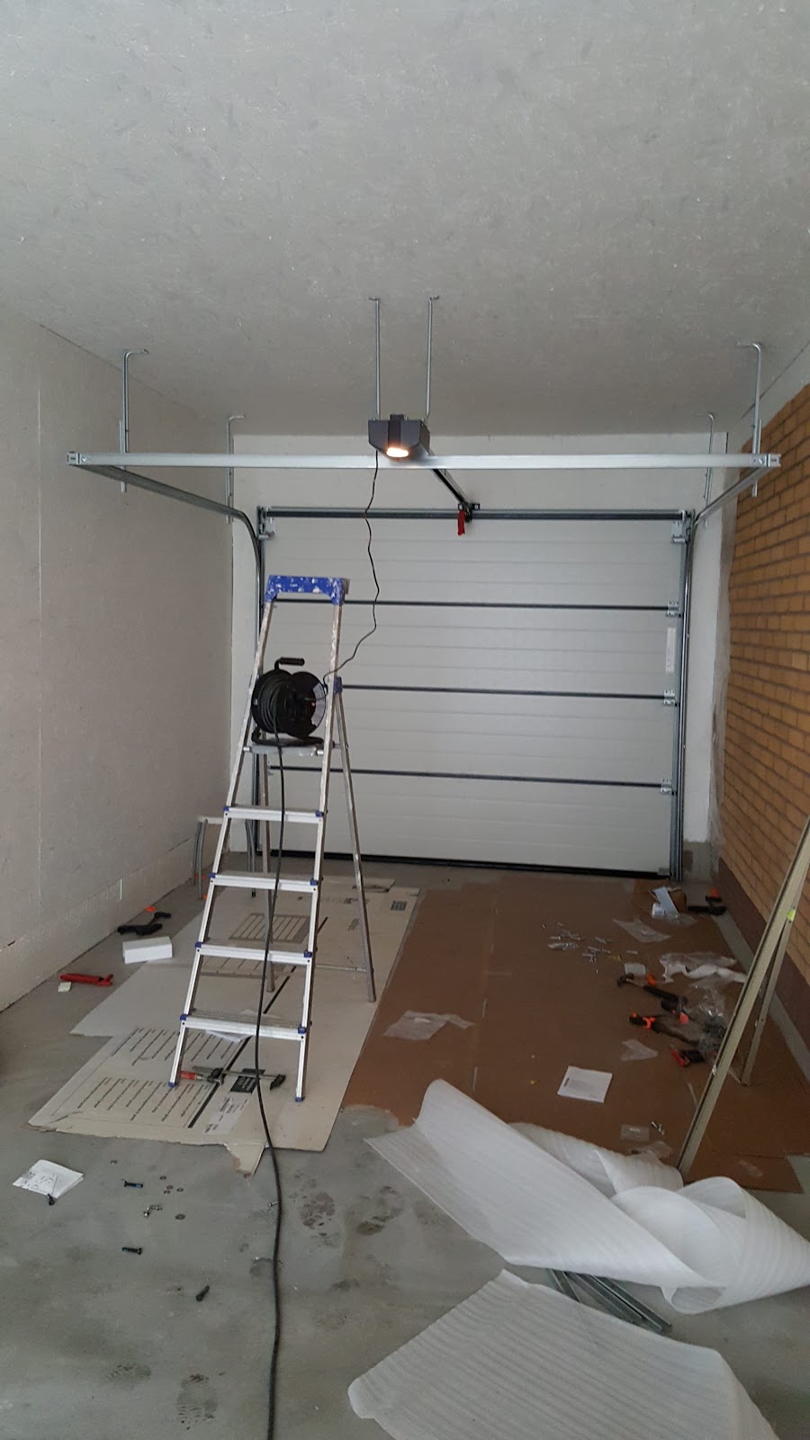 Smart garage mellan hus och vägg