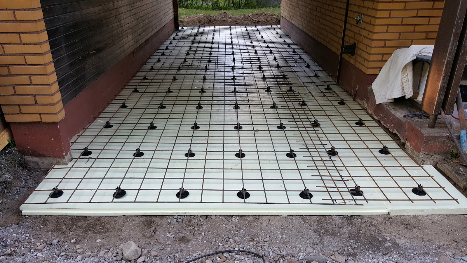 Smart garage mellan hus och vägg