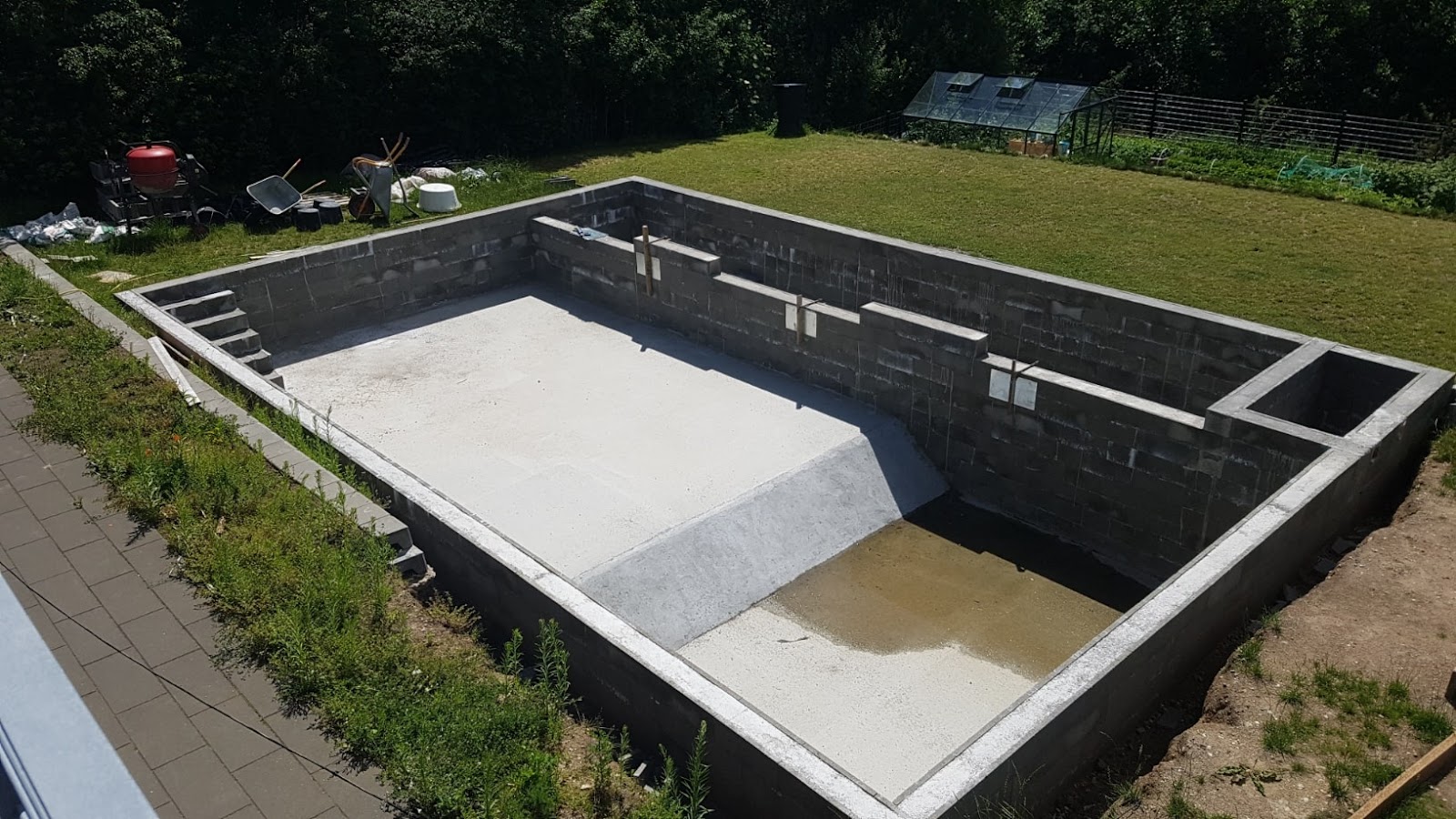 GDS Naturpool i trädgården